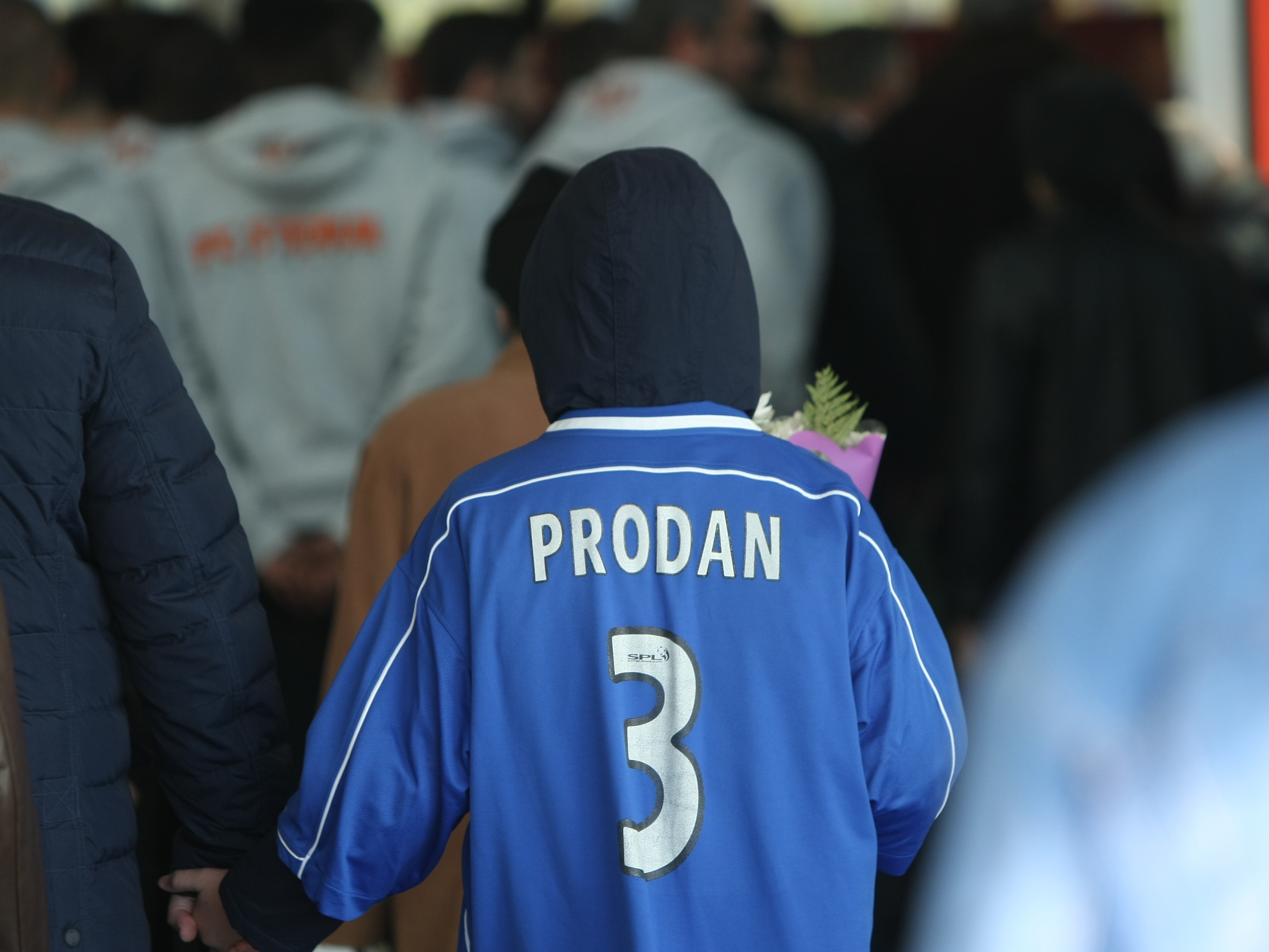 Daniel Prodan ar fi împlinit azi 45 de ani. Panduru, Răducioiu și Adi Ilie, la mormântul lui ”Tătuca” / GALERIE FOTO & VIDEO