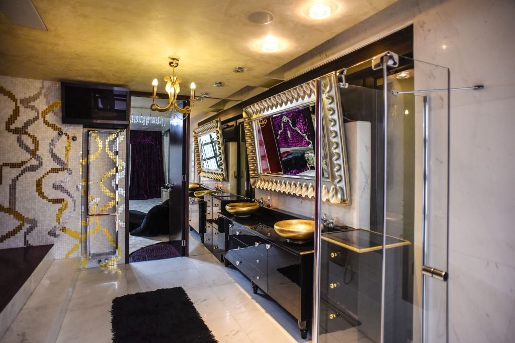 Lux total în casa  în care vor locui concurenții și burlacul din emisiunea Mirelei Vaida | FOTO