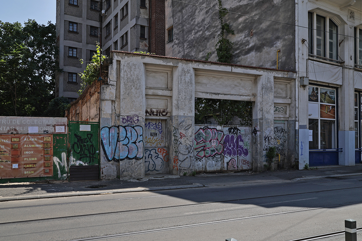 Zona veche din Calea Moșilor a îmbătrânit urât. Strada arată ca după un dezastru apocaliptic