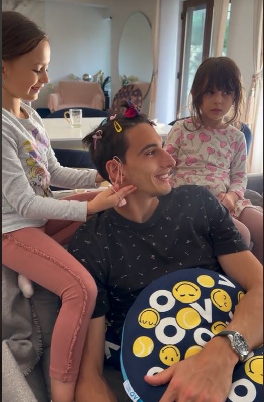 Relația specială pe care Victor Cornea o are cu fetițele Andreei Bălan. Jucătorul de tenis locuiește în casa artistei