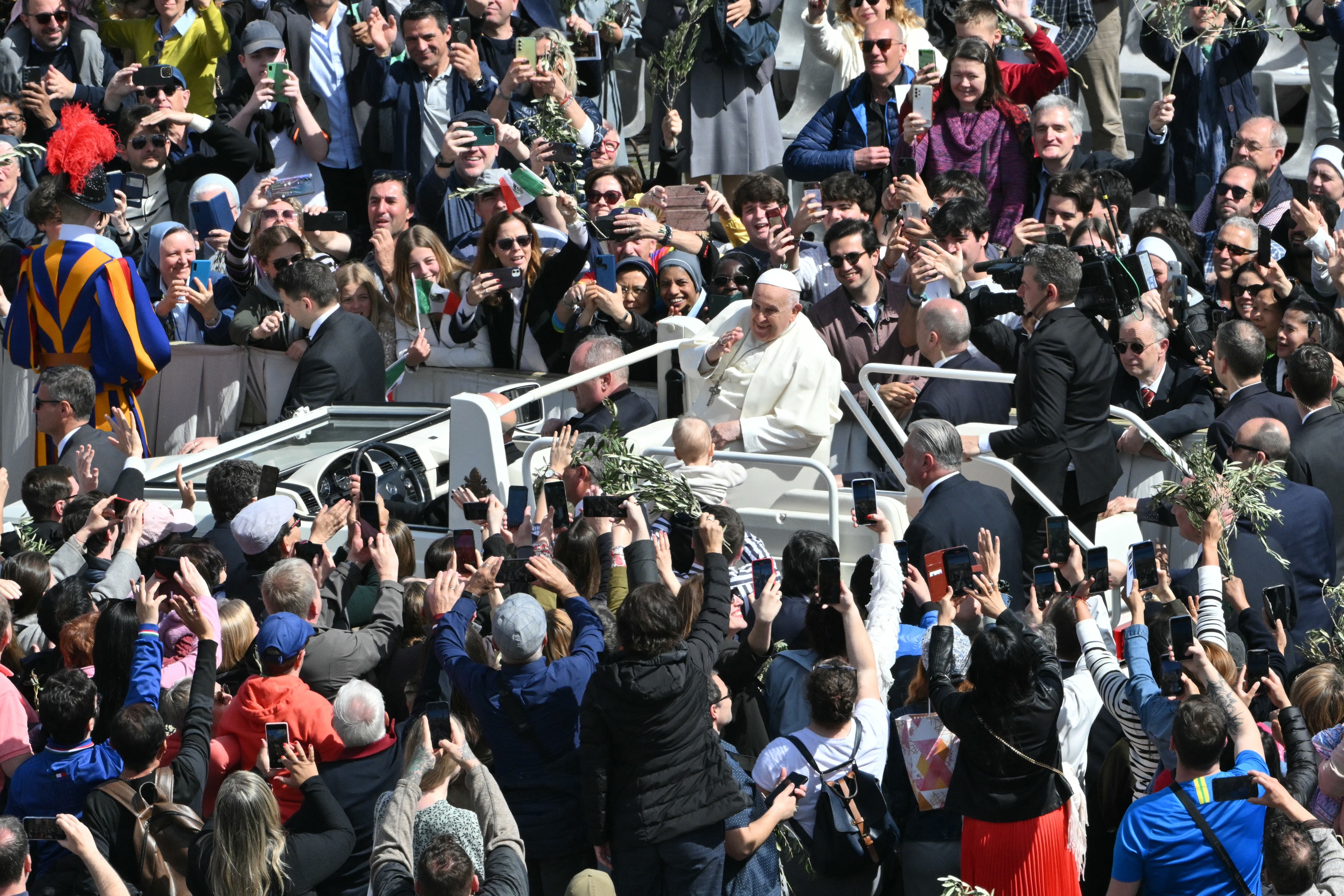 Papa Francisc a luat „o decizie neobişnuită pentru un eveniment major” la liturghia de Floriile catolice