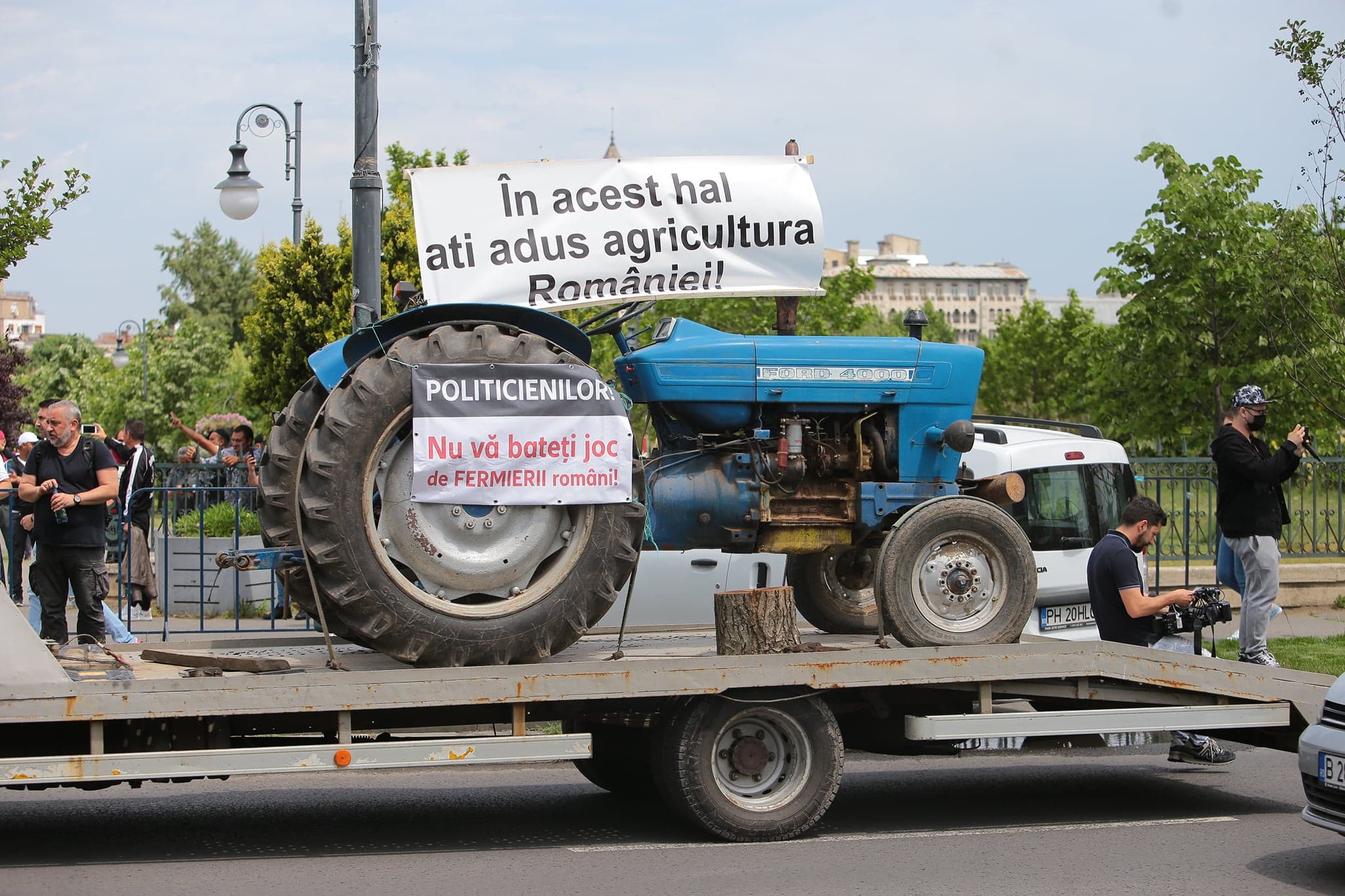 Protest cu tractoare la Palatul Parlamentului. Ce revendicări au fermierii