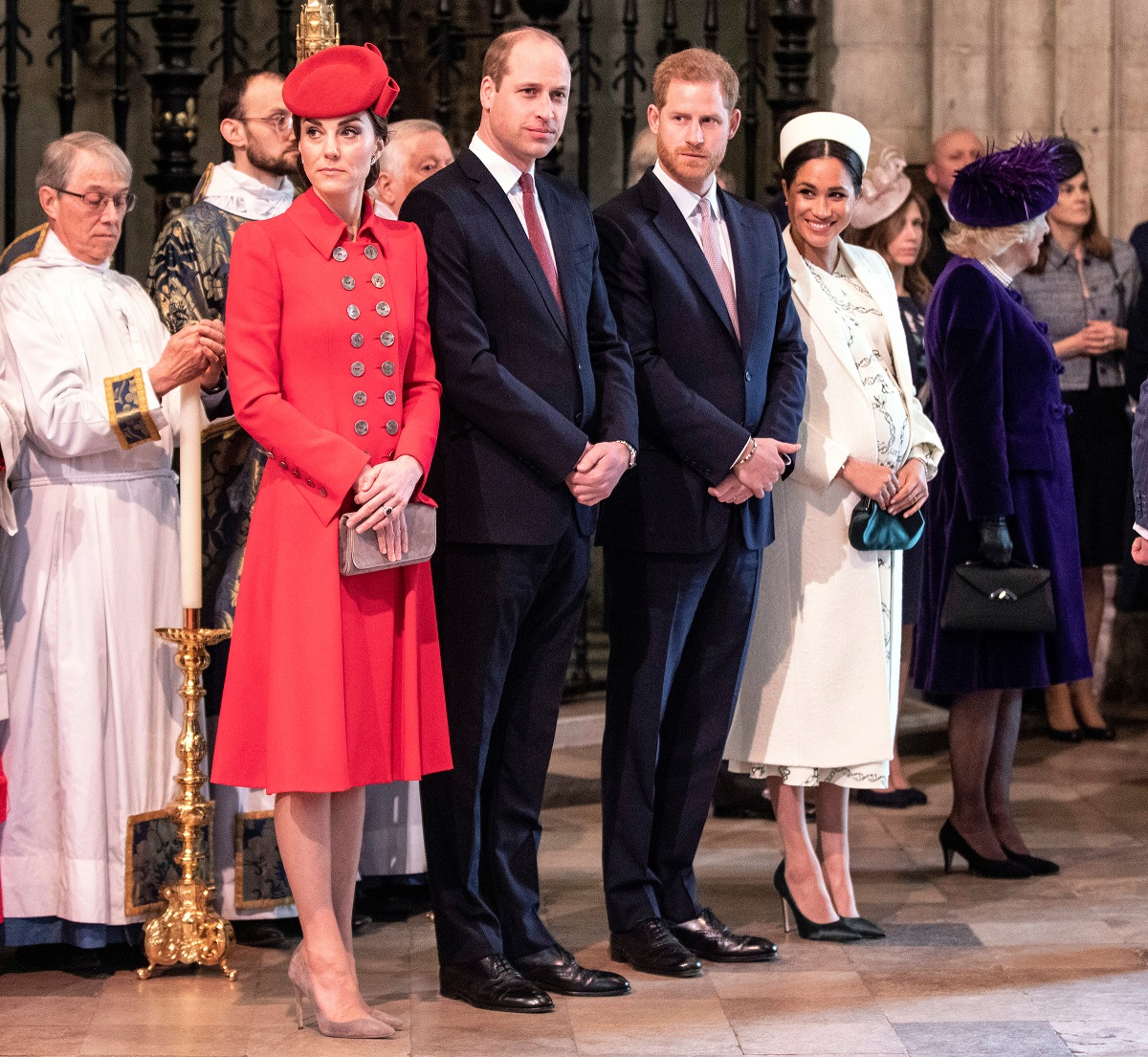 Cum era îmbrăcată Meghan Markle când i-a întâlnit prima oară pe prințul William și pe Kate Middleton: „Atitudinea protocolară din public ajunge și în interior”