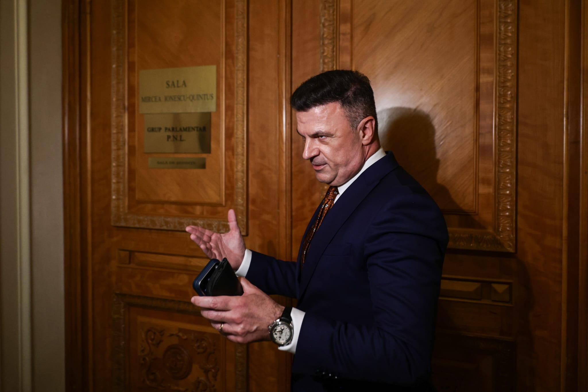 Cronica unui alt puci ratat. Cum s-a dezumflat planul Veștea-premier, care ar fi trebuit să stârnească revolta anti-Bolojan în PNL