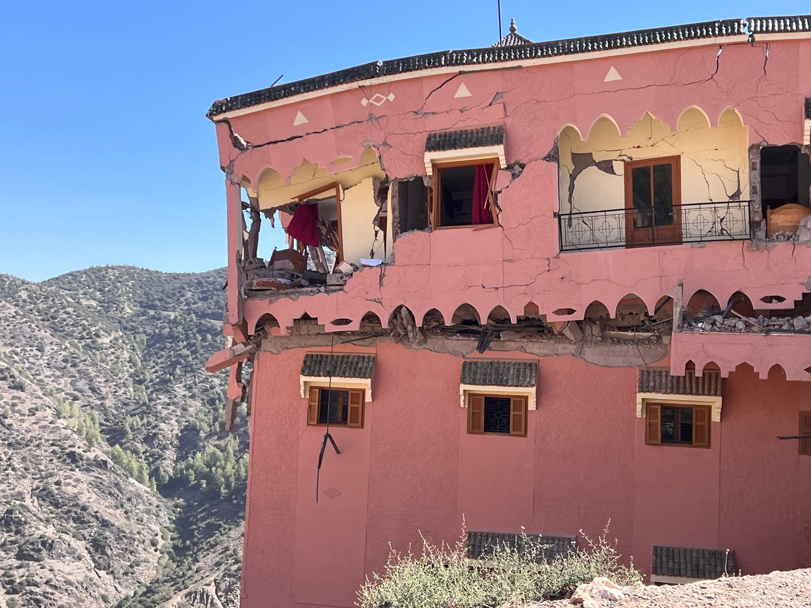 Cutremur devastator în Maroc: cel puțin 1.037 de decese și peste 1.200 de răniți, într-un bilanț provizoriu | VIDEO