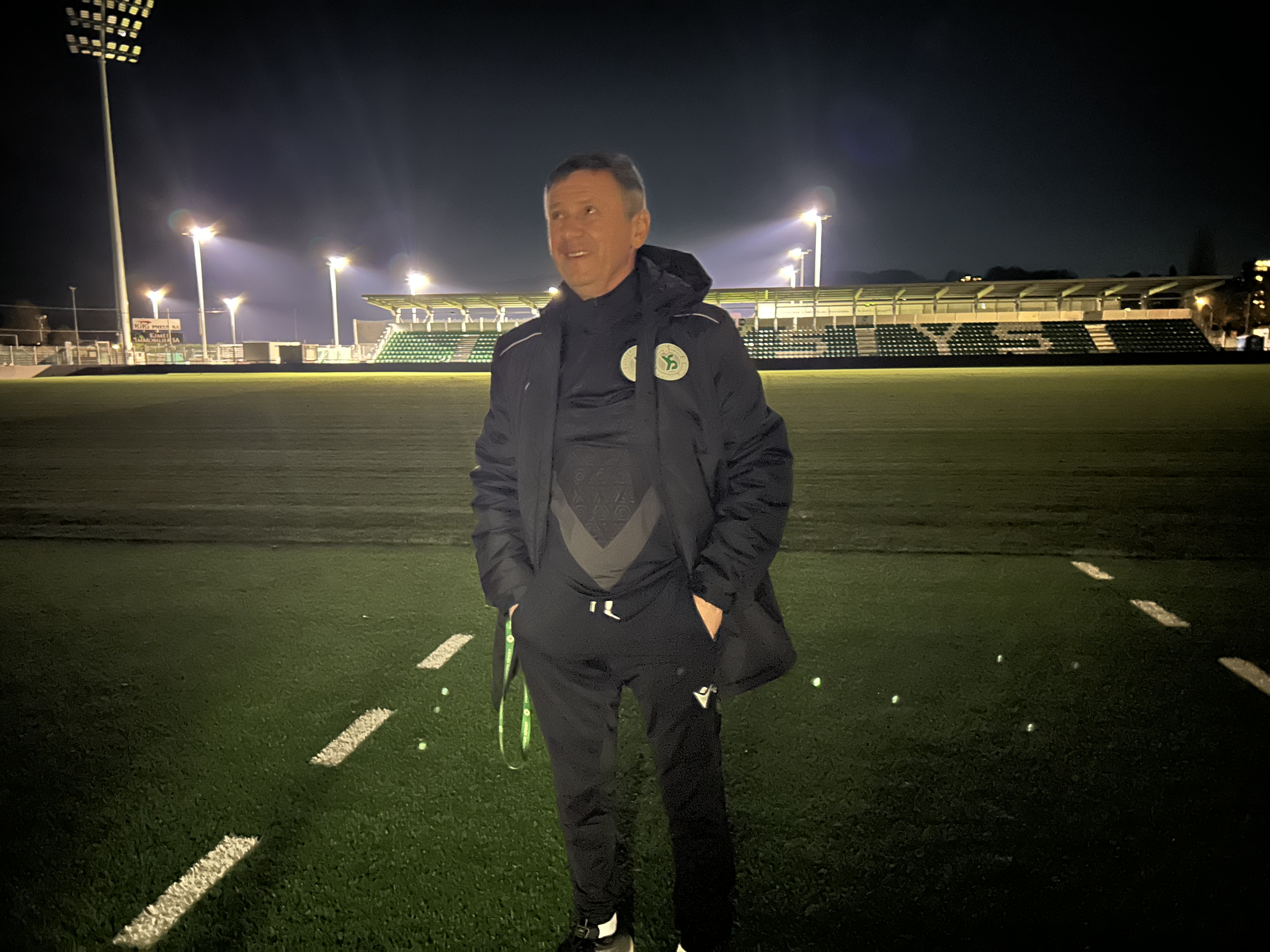De la Yverdon, Adrian Ursea se declară suporterul lui Mircea Lucescu: „Câți mare antrenori am avut la nivelul ăsta? Doar 2 în istorie, Piști Covaci și nea Mircea”. De ce spune că „noi suntem cei mai mari hoți de pe pământ”