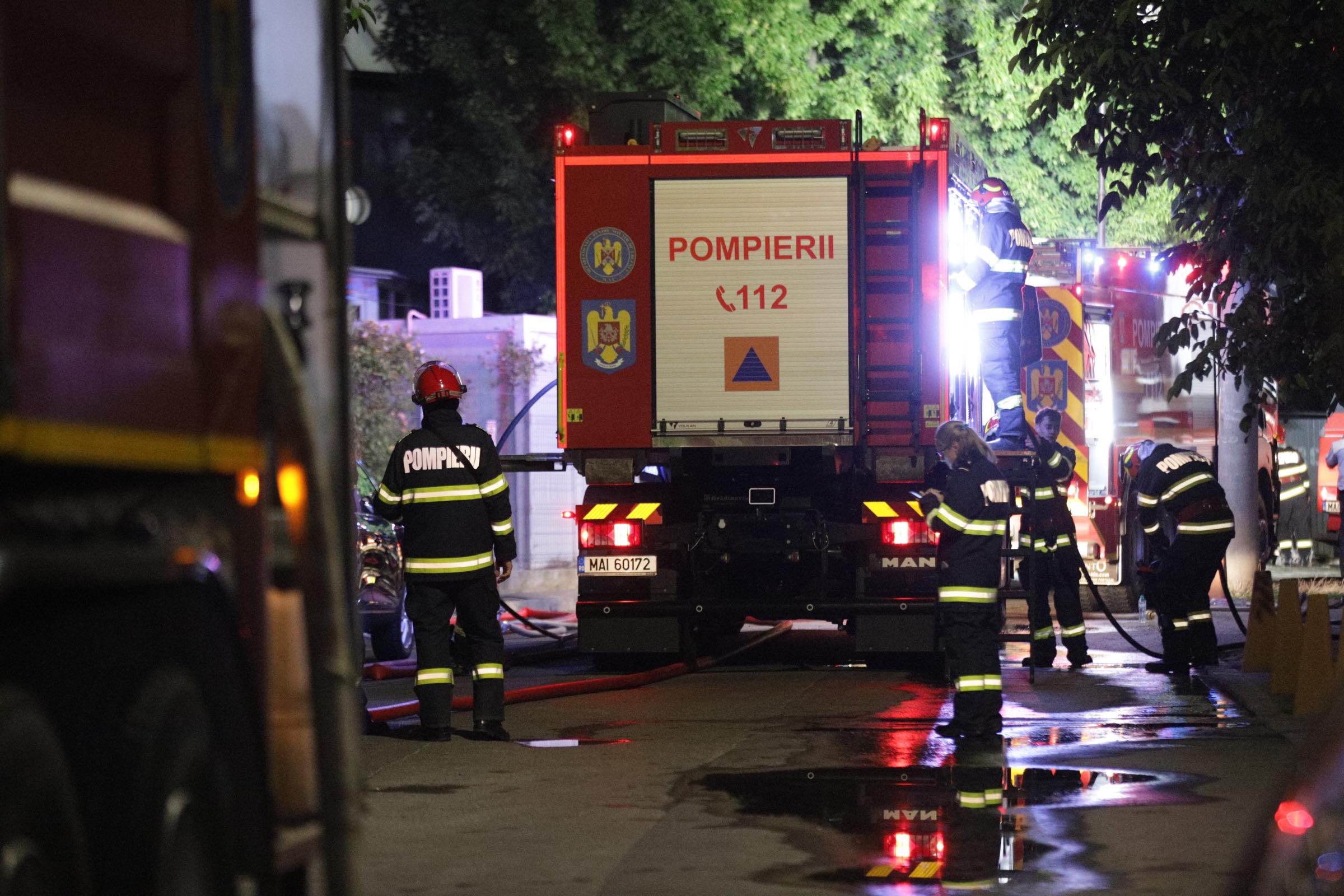 „Ăsta e sistemul public”. Ciolacu și Rafila, declarații din curtea Spitalului Nicolae Robănescu despre incendiul provocat de un transformator „nou și în garanție”
