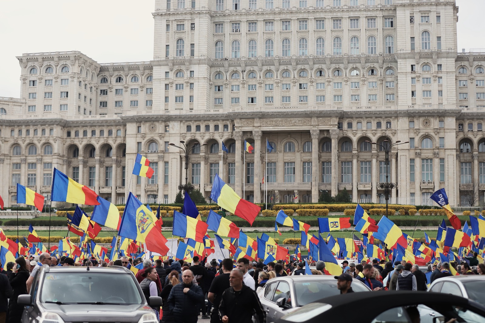 Toţi oamenii preşedintelui care putea să fie. Cine sunt cei care vor „turul 2 înapoi"