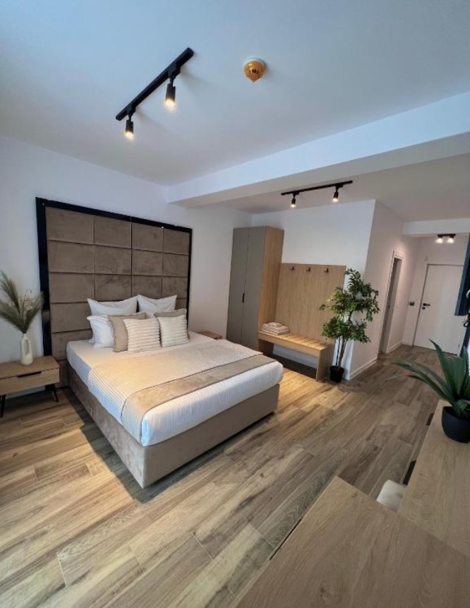 Cât costă cazarea de 1 Mai în hotelul deținut de Andreea Bănică la Eforie Nord. A investit 8 milioane de lei în afacere