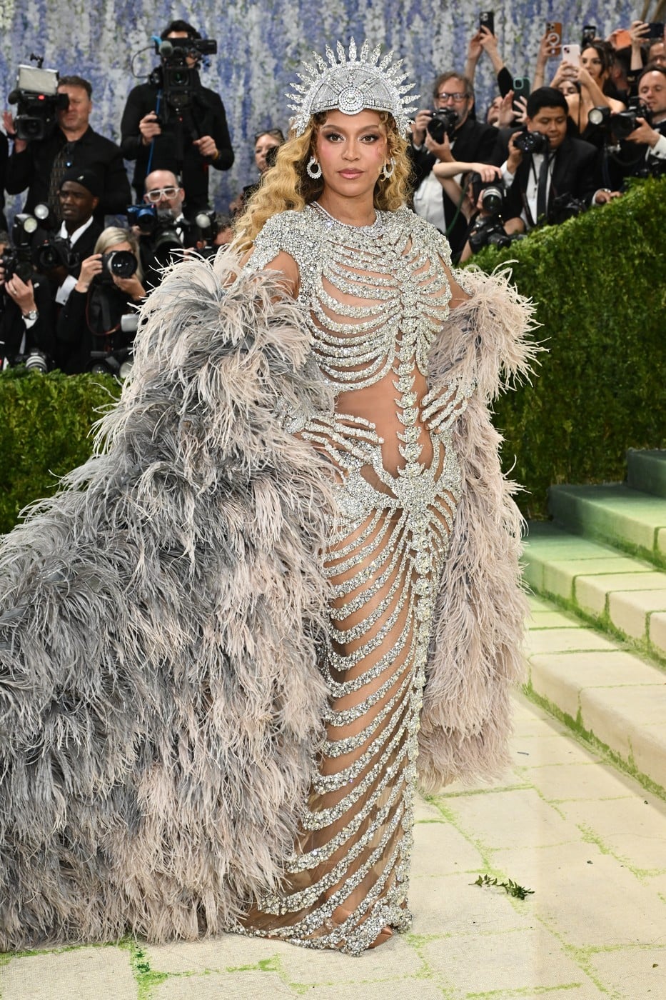 Vedete pe „covorul pietruit” la Met Gala 2026. De la rochii impresionante la alegeri controversate