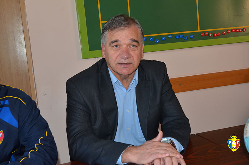 Rădoi e la Chișinău, la prima zi de cursuri la Școala de Antrenori din Republica Moldova. N-a vrut să vorbească, din cauză că era prezentă și presa din România: ”Ce naiba i-ați făcut?!”. Mirel e coleg cu Piți jr! / FOTO