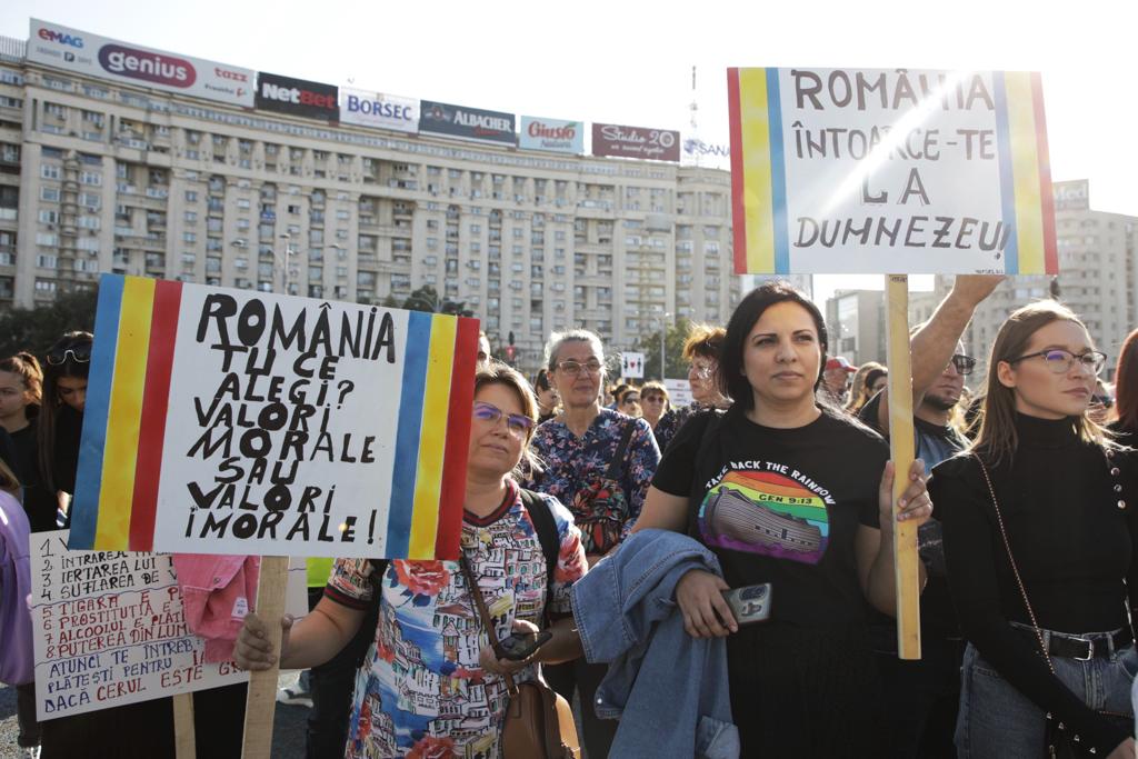 „Iartă-ne pentru prostituția din țară!”. Marș pentru „apărarea credinței” și împotriva „destrăbălării pe OnlyFans” în centrul Bucureștiului