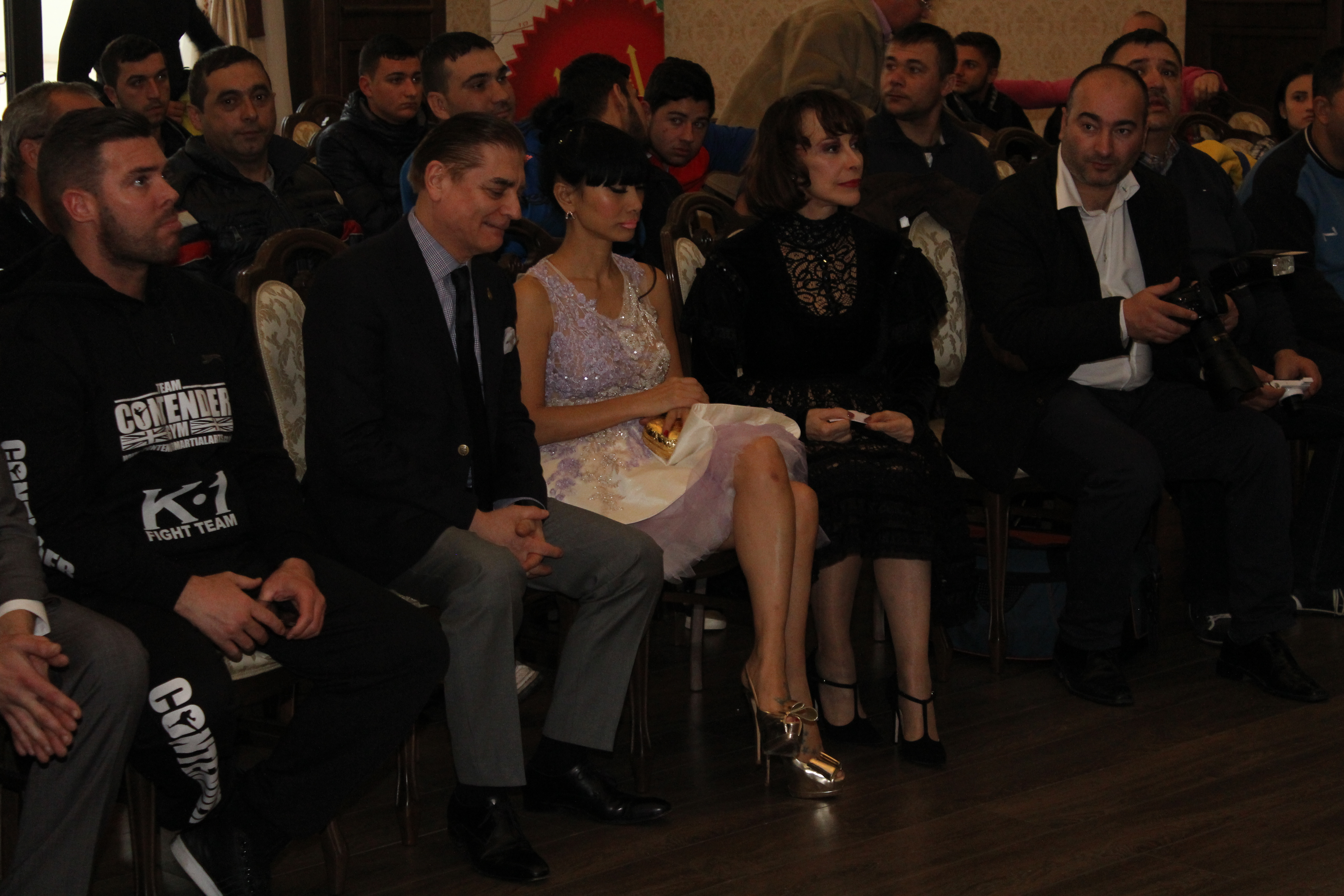 Luptătorii de la Superkombat Ploiești s-au confruntat pentru prima dată la cântarul oficial / GALERIE FOTO