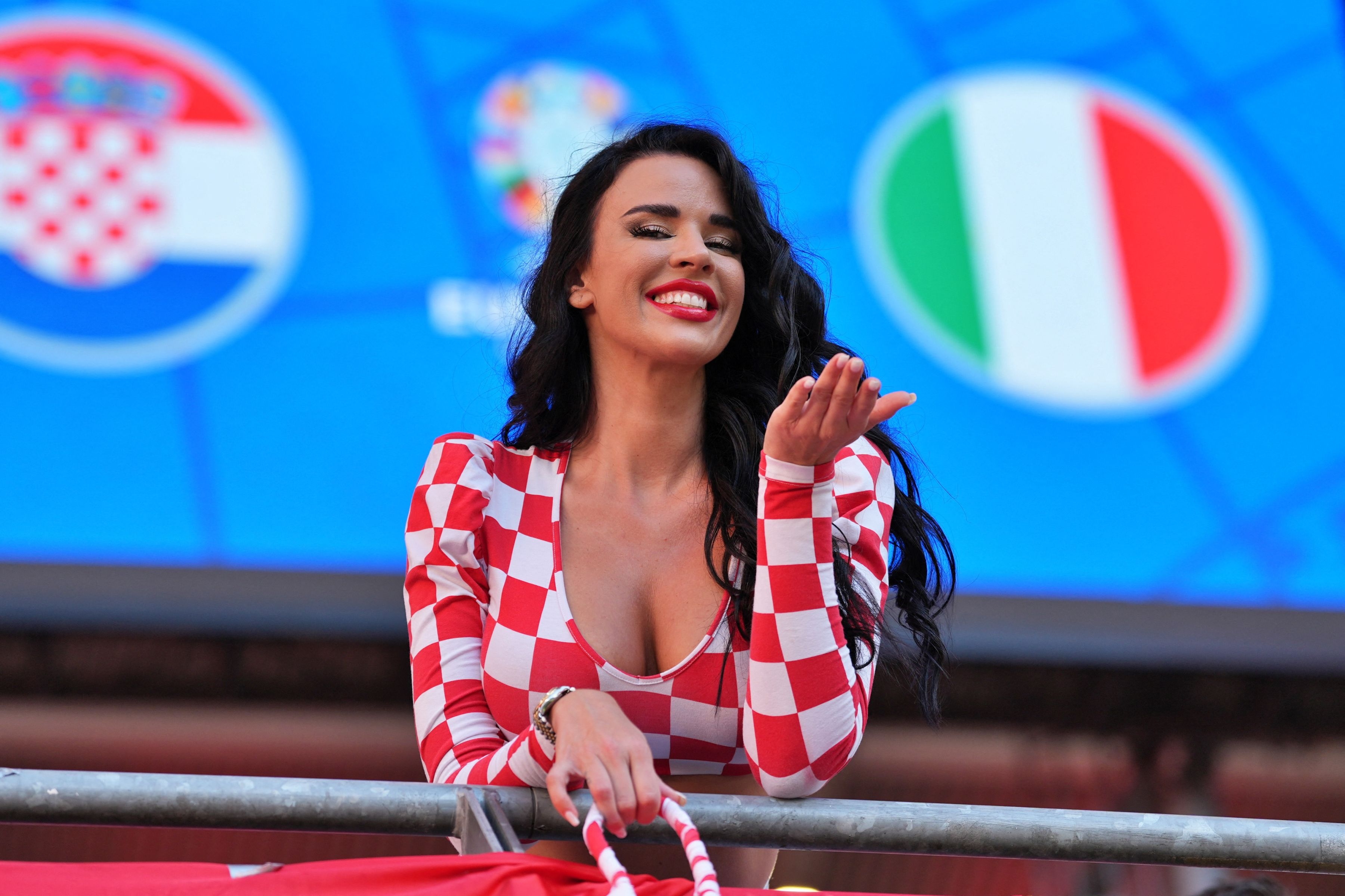 EURO 2024 | „Knöll Doll” i-a provocat degeaba pe italieni. Ce a făcut fosta Miss Croația înainte de meciul decisiv | VIDEO