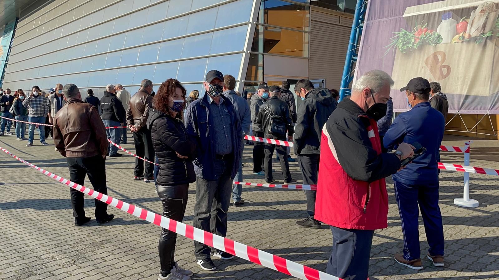 REPORTAJ. La vaccinare, în timpul nopții. „Am încercat să mă programez și nu mai erau locuri, e mai ușor cu maratonul”