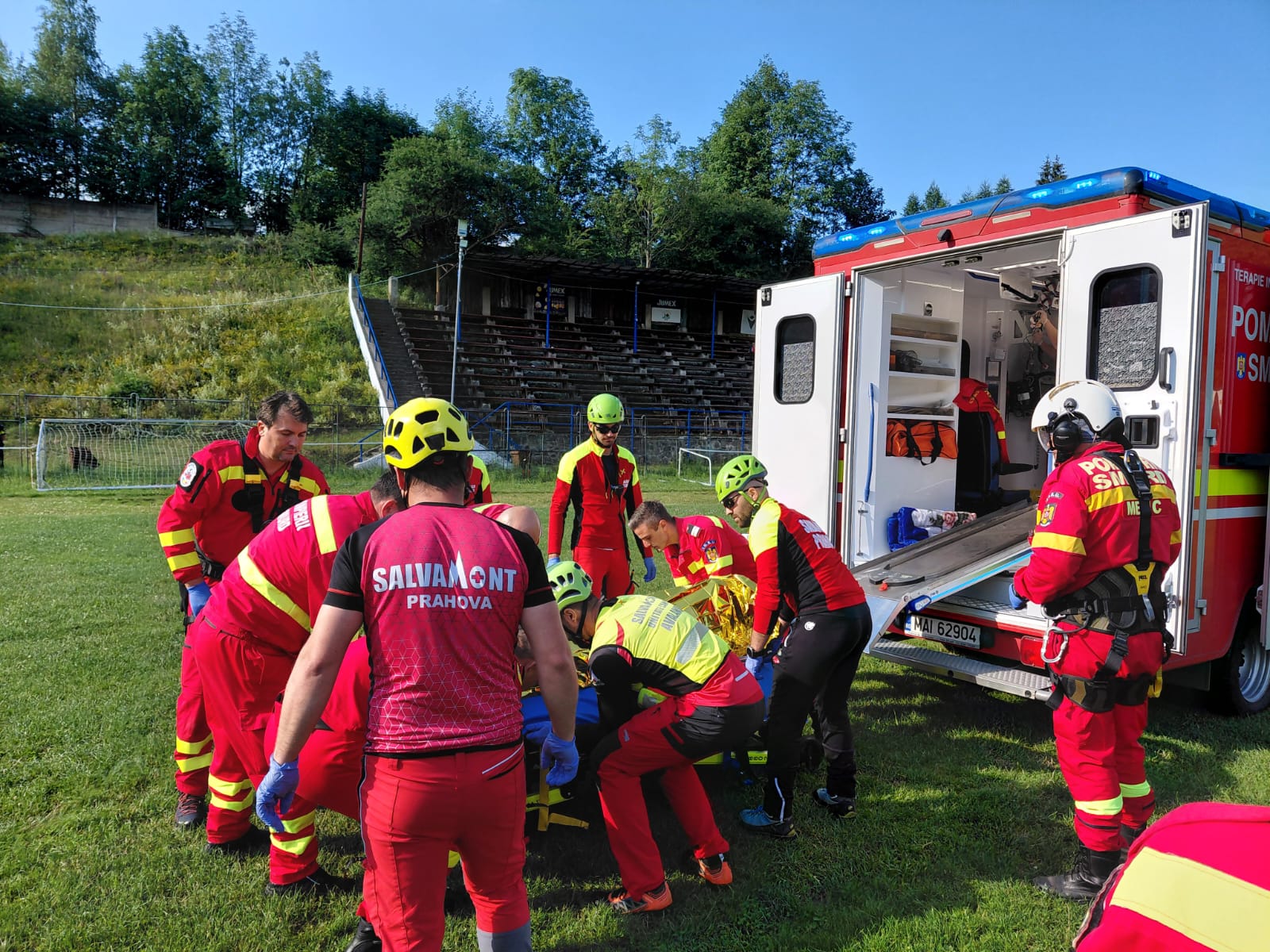 4 alpiniști s-au prăbușit în zona Valea Albișoarei, din Bușteni: unul dintre ei a murit, a intervenit elicopterul SMURD
