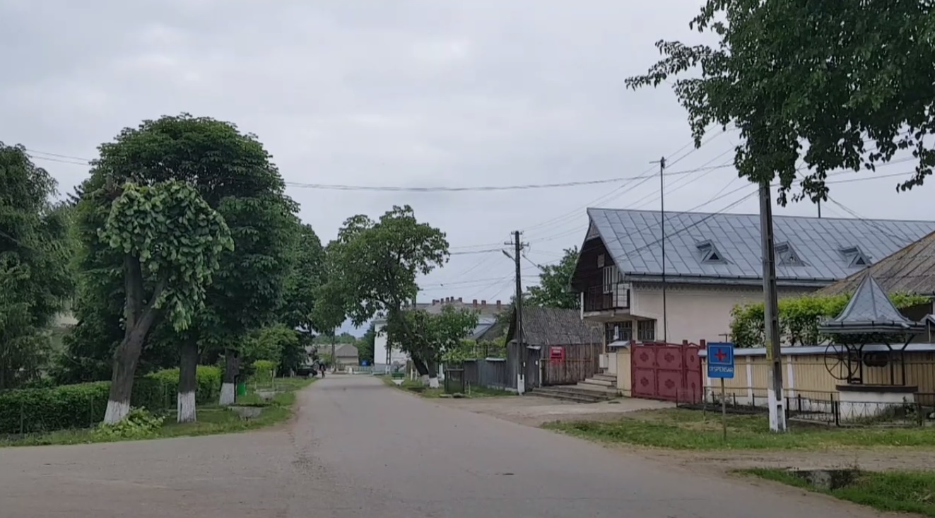 VIDEO/ Ce face un primar când i-a plecat jumătate de comună la muncă în străinătate. Interviu cu Anton Anti, primarul din Butea, Iași