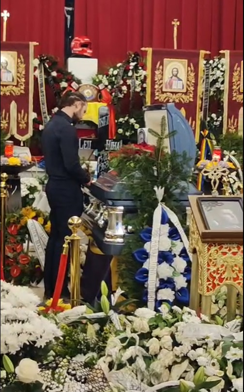 Mihai Leu a fost înmormântat la Hunedoara. Sute de persoane și mai multe mașini de raliu, cu motoarele turate, l-au condus pe ultimul drum