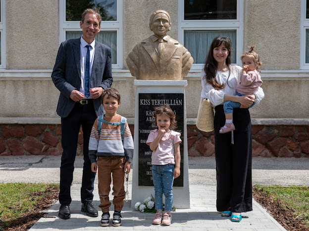 Csoda történt Babóton: különleges szobrot avattak fel