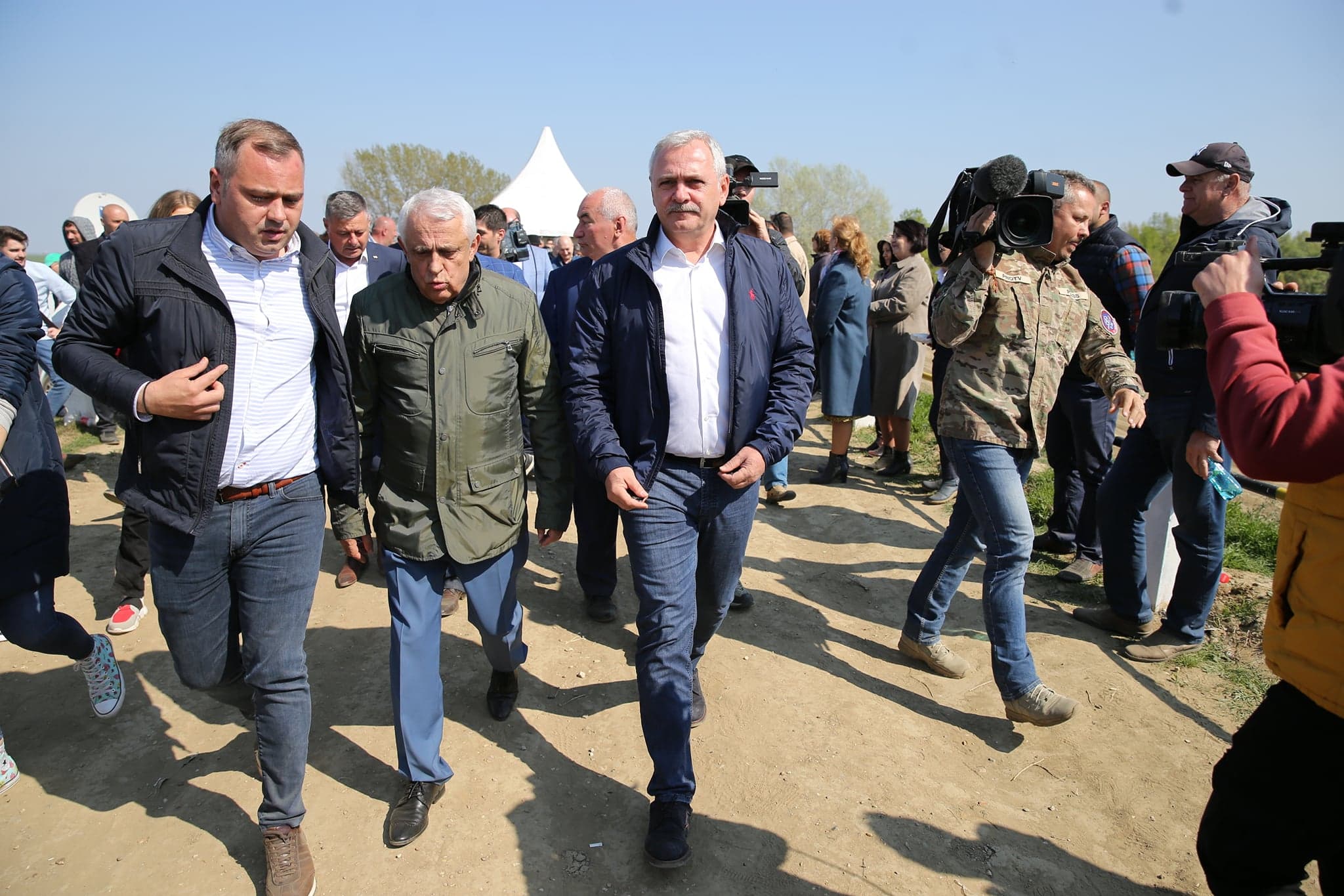 FOTO | Liviu Dragnea şi-a reluat campania. Promite TVA de 5% pentru produsele bio autohtone şi aprozare pentru producătorii români