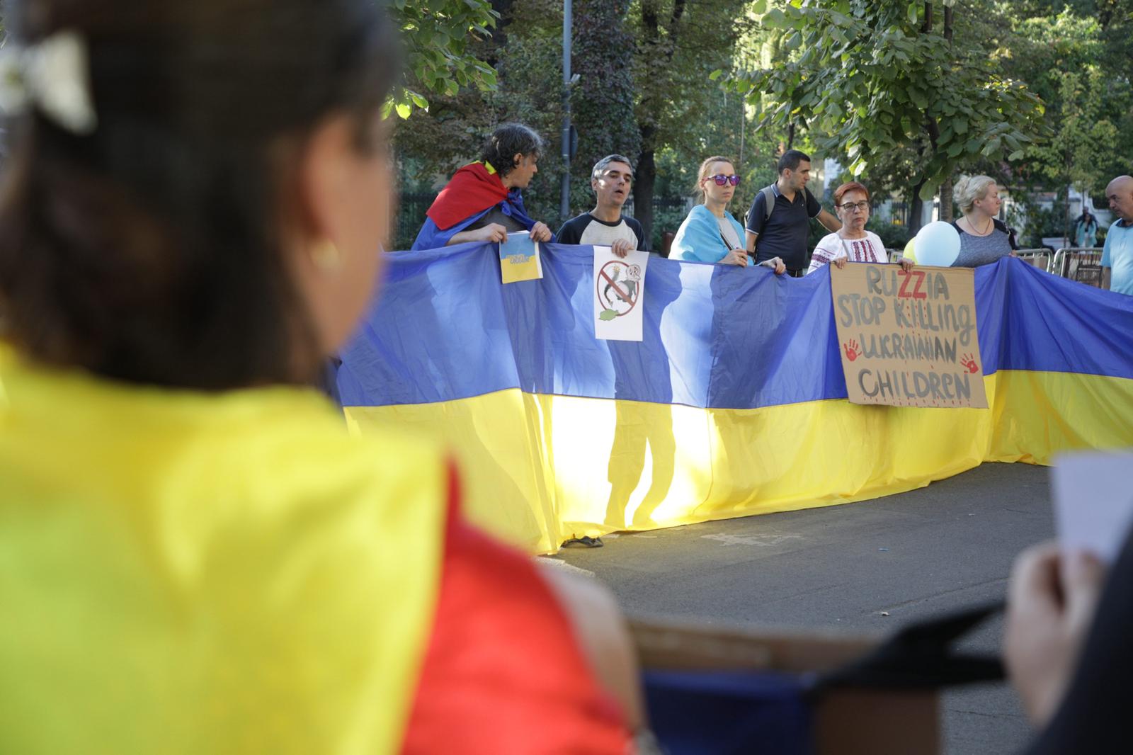 Ucrainenii din București au protestat în fața Ambasadei Rusiei. „Ne dorim foarte mult să ne întoarcem acasă”
