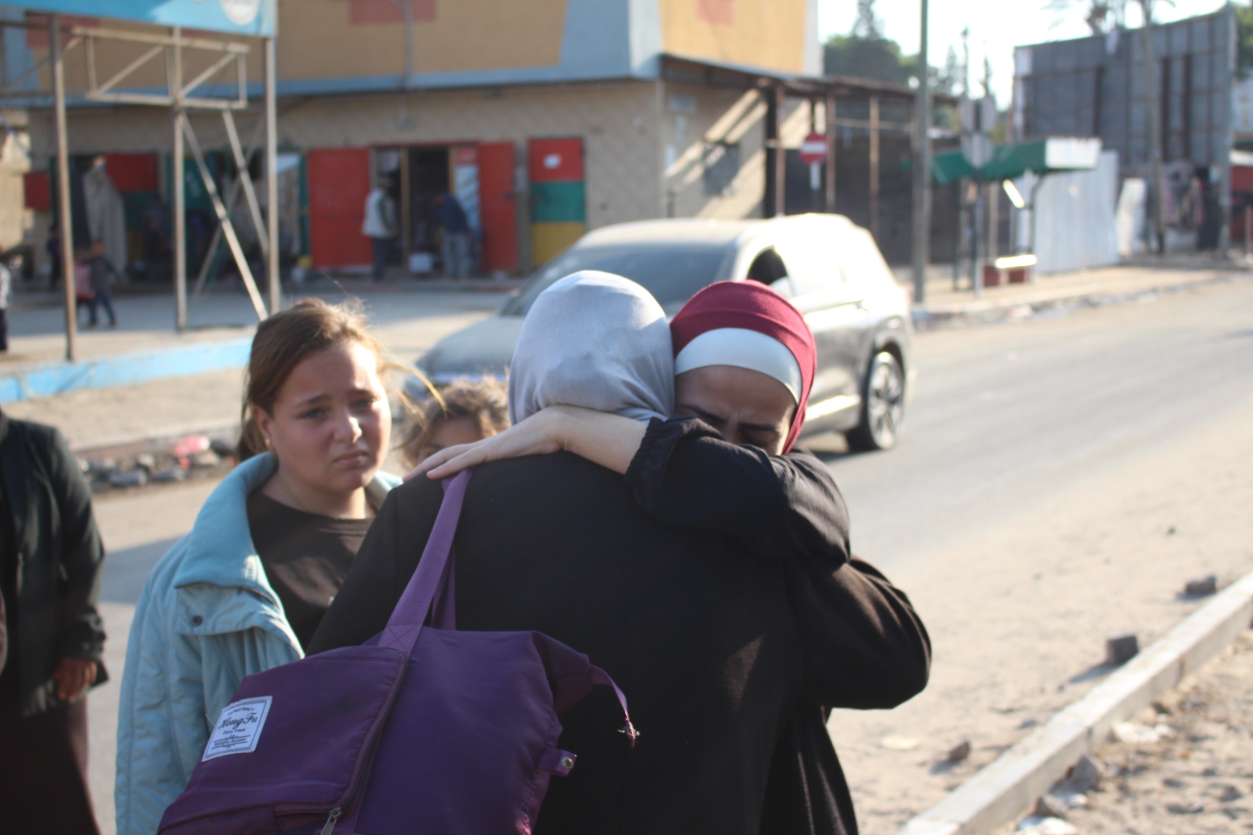 Șase copii palestinieni din Fâșia Gaza, aduși în România pentru tratament medical