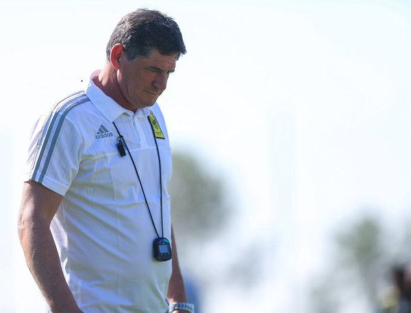Victor Pițurcă scoate untul din fotbaliștii săi pe plaja din Dubai / GALERIE FOTO