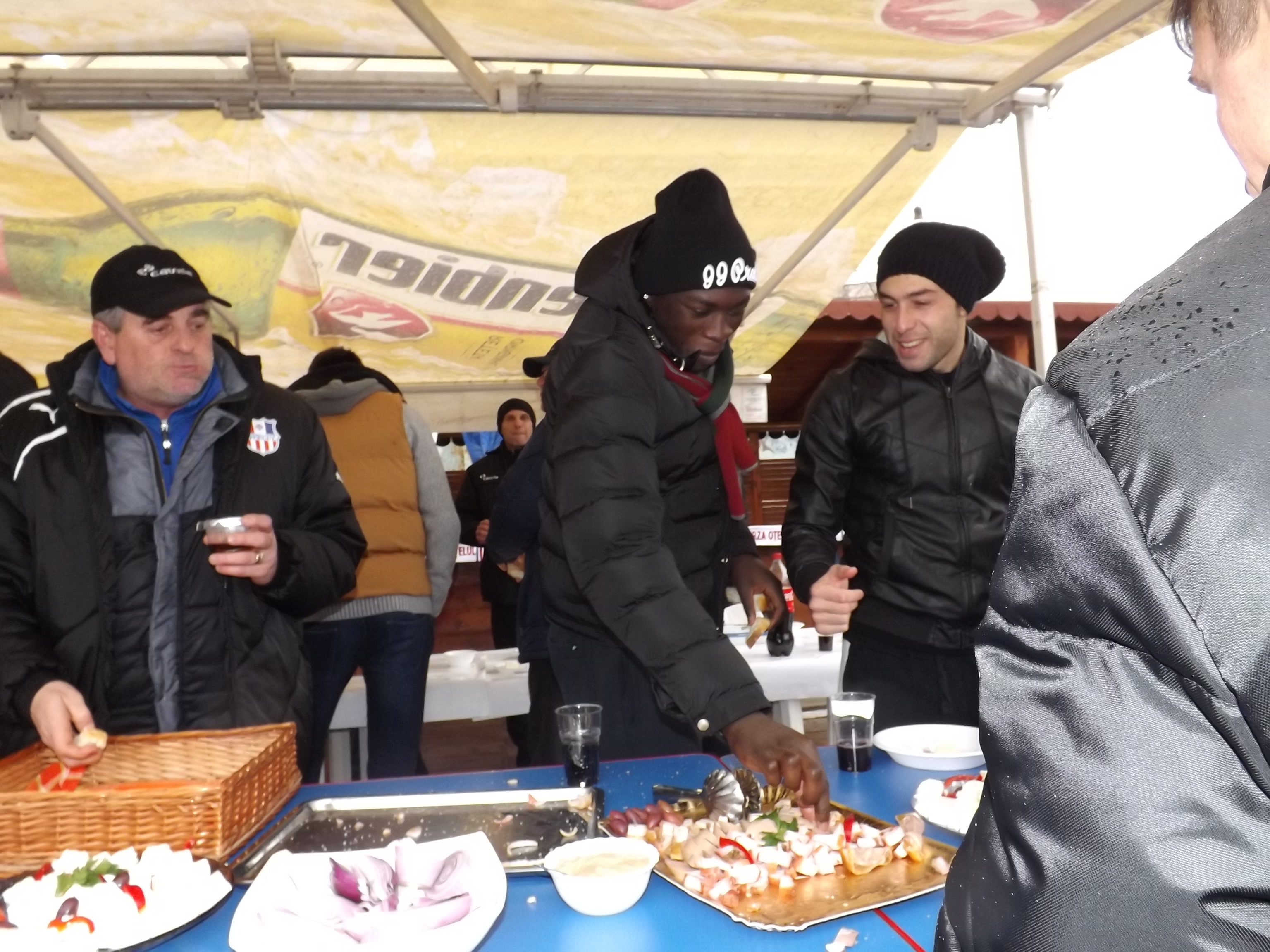 Oțelarii au tăiat porcul, dar cu atenție la siluetă! Selymes dă amenzi de 500 euro pe kilogram în plus