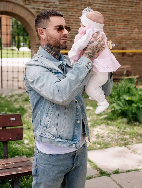 Cătălin Moroșanu și Jador, nași la botezul fetiței lui Tj Miles. Ținutele soțiilor au atras toate privirile. „Simplu, delicat și plin de iubire”