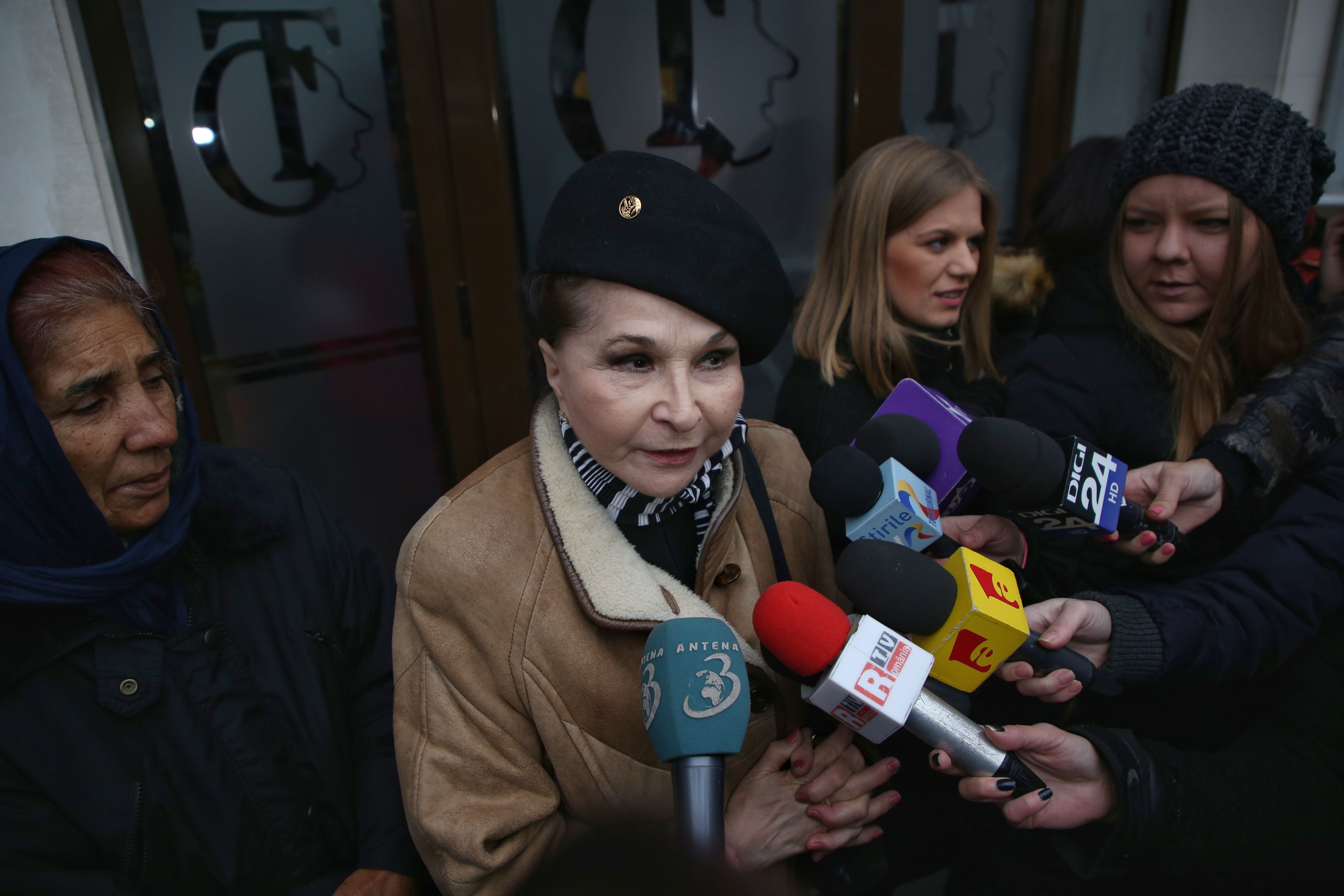 Stela Popescu, ultima zi la Teatrul Constantin Tănase. Mii de oameni și-au luat rămas buni de la actriță