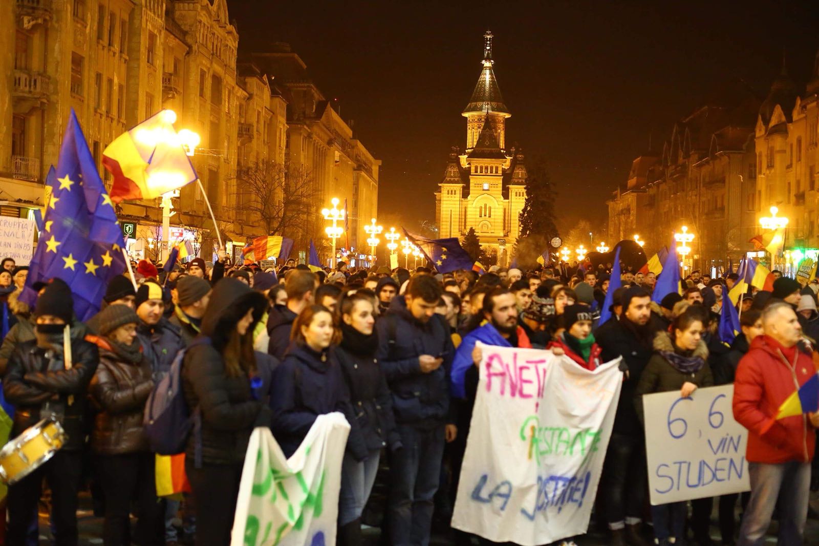 Proteste și în restul țării. Mii de oameni au ieșit în stradă să își strige nemulțumirile
