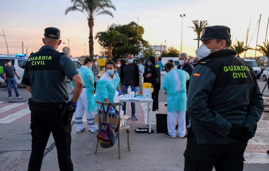 Insula Formentera a fost redeschisă azi. Pasagerii, testați pentru virus înainte de îmbarcare