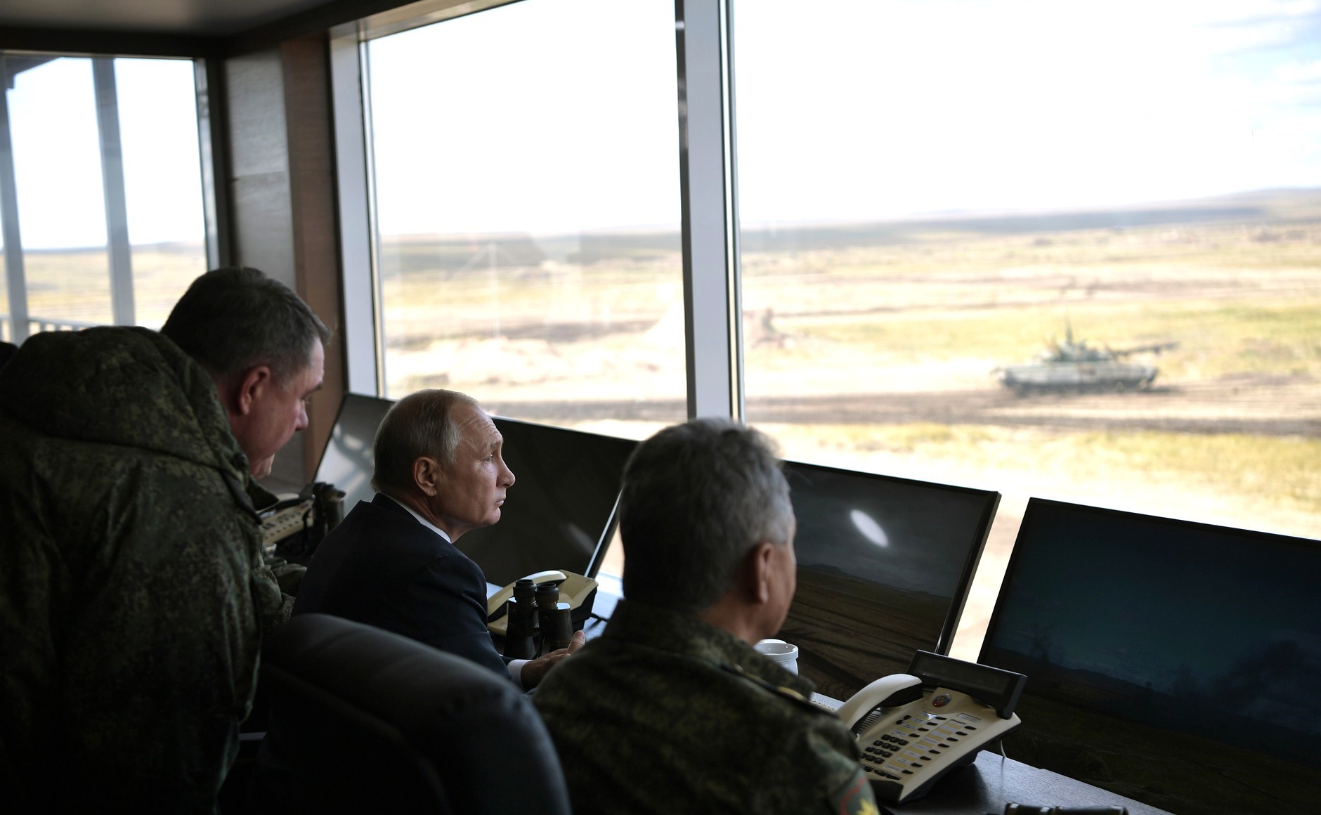 Cum se văd din spațiu cele mai mari exerciții militare din Rusia din ultimele patru decenii. Putin: "Rusia este o țară iubitoare de pace" / FOTO&VIDEO
