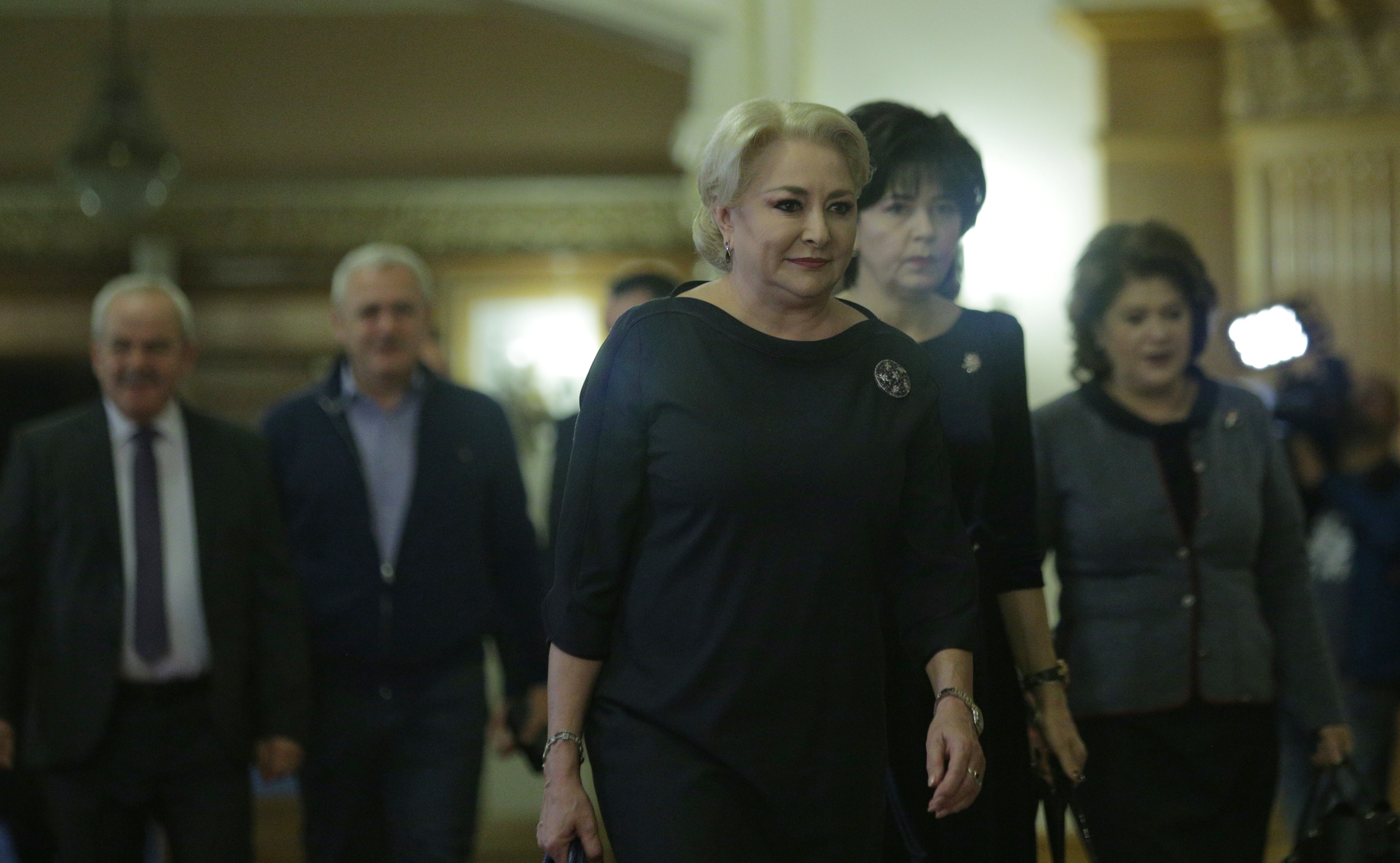 UPDATE. Dragnea insistă cu tăierea bugetelor serviciilor secrete: "Noi nu cerem aviz de la nimeni!". Ce spune despre plecările din partid