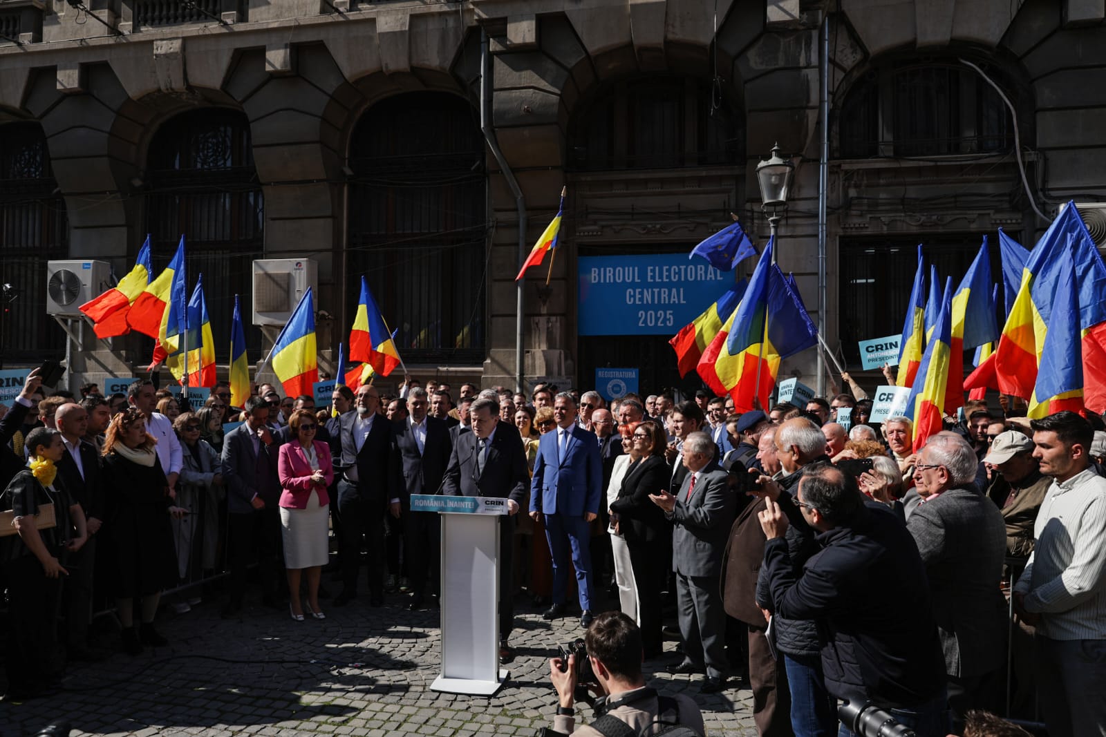 Crin Antonescu și-a depus candidatura la alegerile prezidențiale