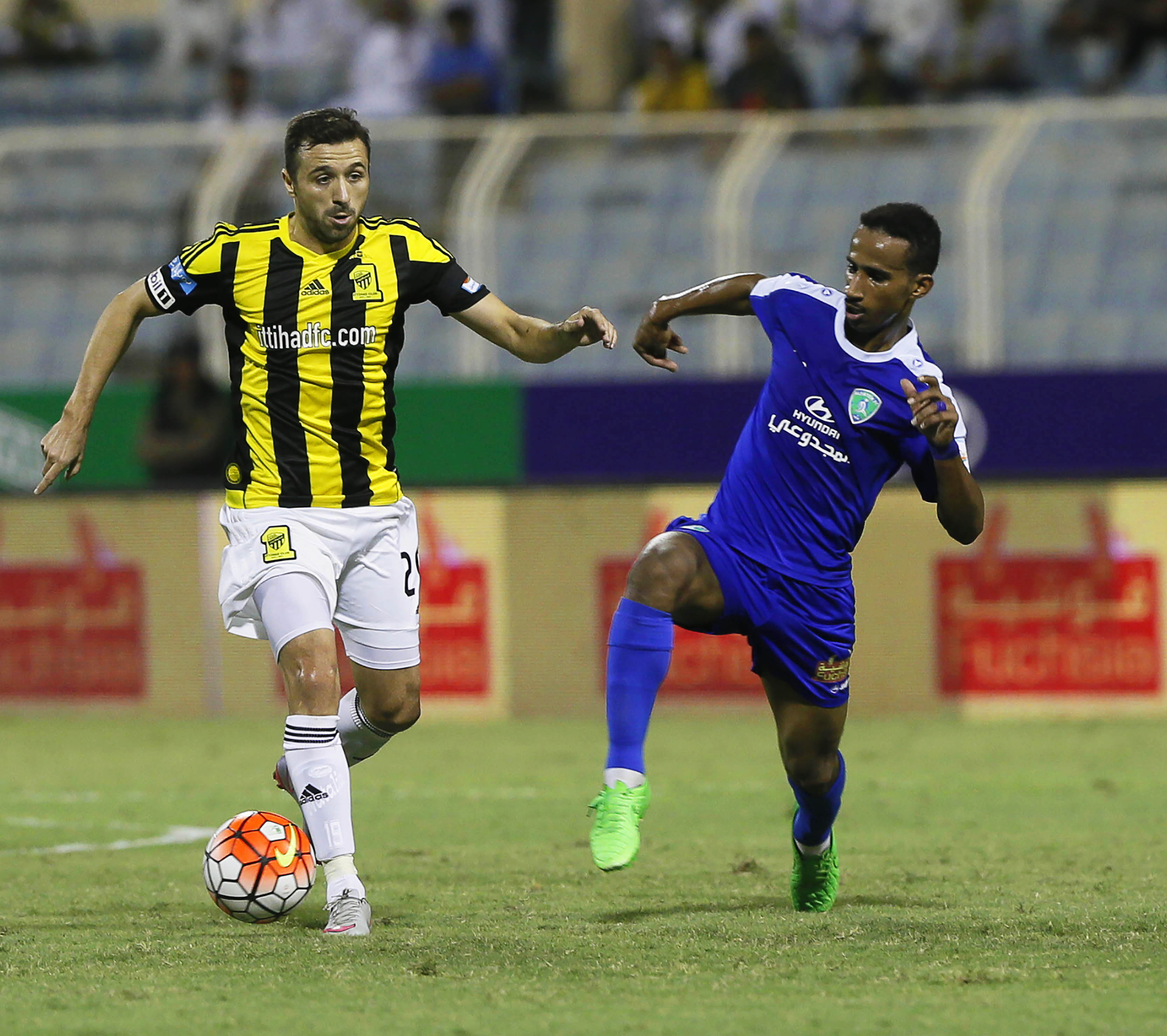 Boloni, scos din minţi de reacția unui fotbalist de la Al Ittihad. ^Fanii s-au enervat, după 1-1, în deplasare, și îi cer demisia / VIDEO