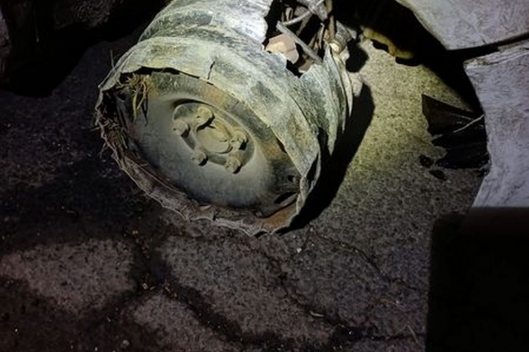 Szétroncsolt felnivel, abroncs nélkül vezette autóját egy részeg sofőr Bánkon - fotó