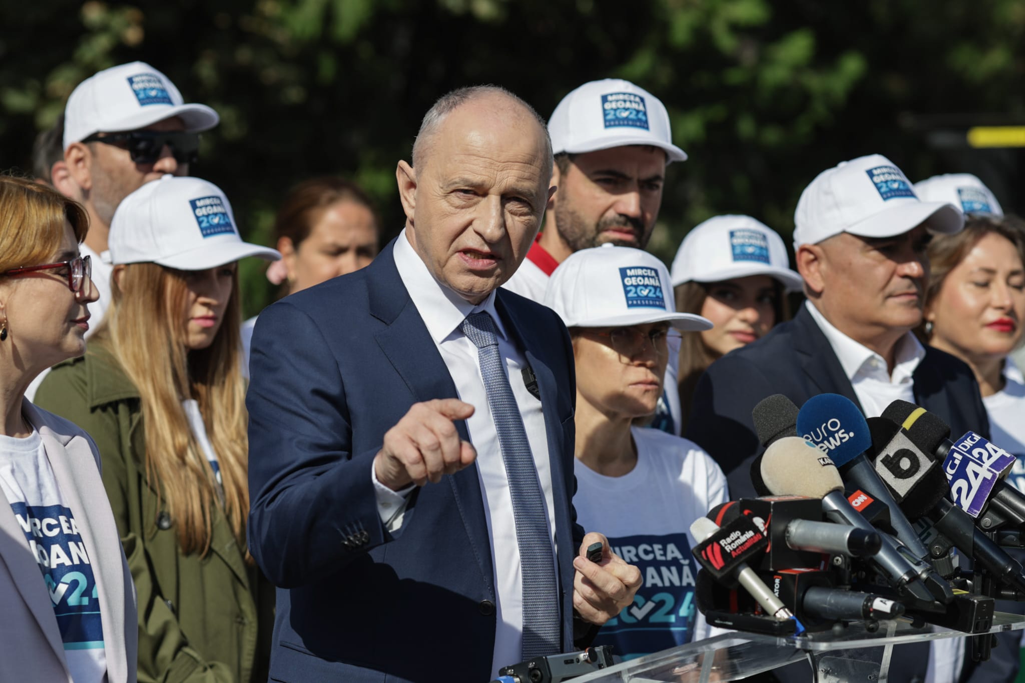 Mircea Geoană și-a depus candidatura la prezidențiale: „Nu vreau să mă plimb sau să dorm”. A promis că va face publice cheltuielile Administrației Prezidențiale