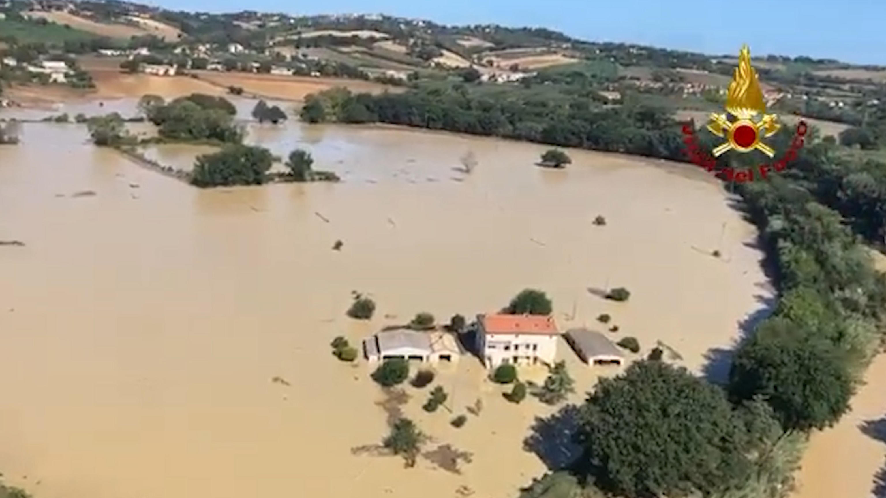 „A fost un tsunami”. Centrul Italiei, măturat de inundații. Nouă morți și patru dispăruți, dintre care doi copii