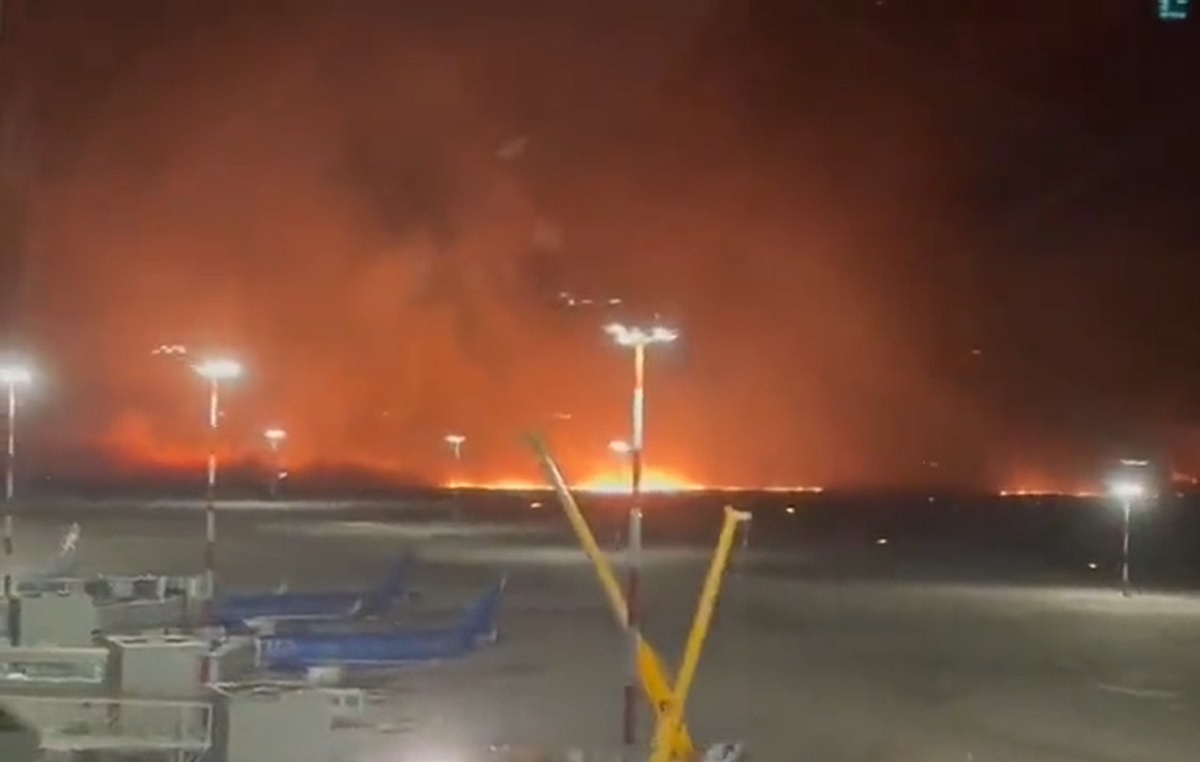 Arde și Sicilia! Imagini video dramatice cu aeroportul din Palermo înconjurat de flăcări
