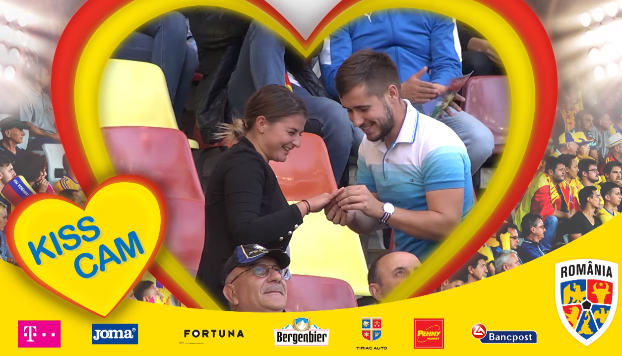 Un suporter din Arad și-a cerut iubita de soție la meciul România - Serbia. Cum a făcut ”blatul” cu FRF | VIDEO