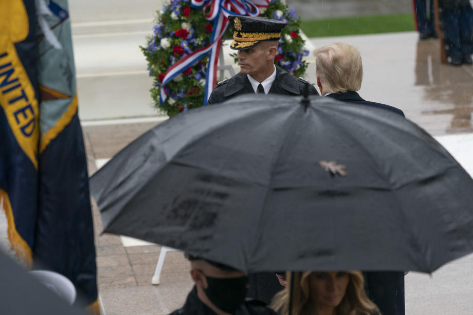 VIDEO | Donald Trump, prima participare la un eveniment după alegerile prezidențiale. Liderul SUA, însoțit de Prima Doamnă și de Mike Pence