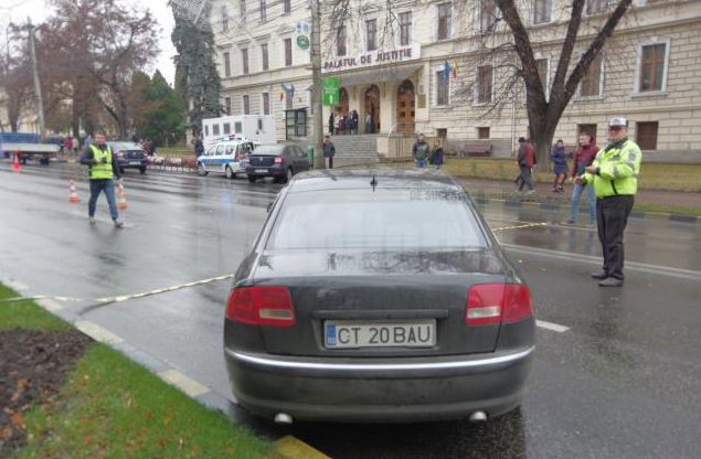 UPDATE: Jandarmerița spulberată pe trecerea de pietoni la Suceava a murit. Copilașul ei este în comă. Imagini înfiorătoare cu momentul impactului / VIDEO