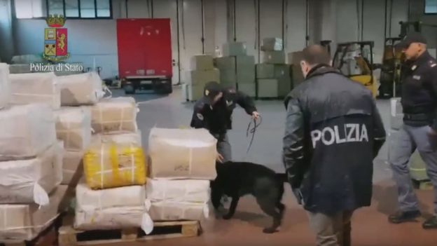 VIDEO | "Capul mafiei chineze" a fost arestat în Italia, alături de alte 32 de persoane