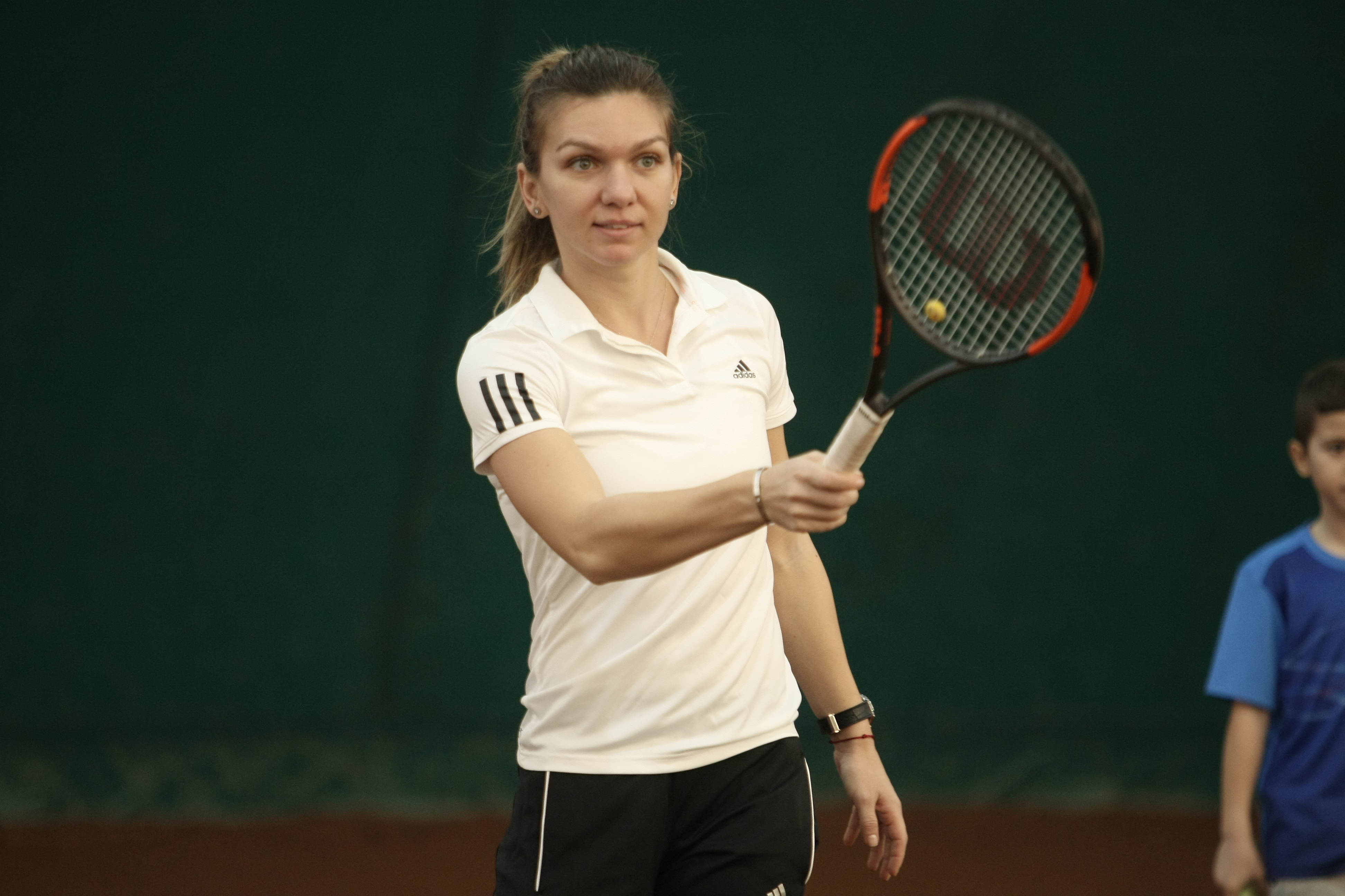 Simona Halep și-a luat energie de la copii! Un fost fotbalist stelist și-a adus fata, ca să ia autograf de la campioană / GALERIE FOTO