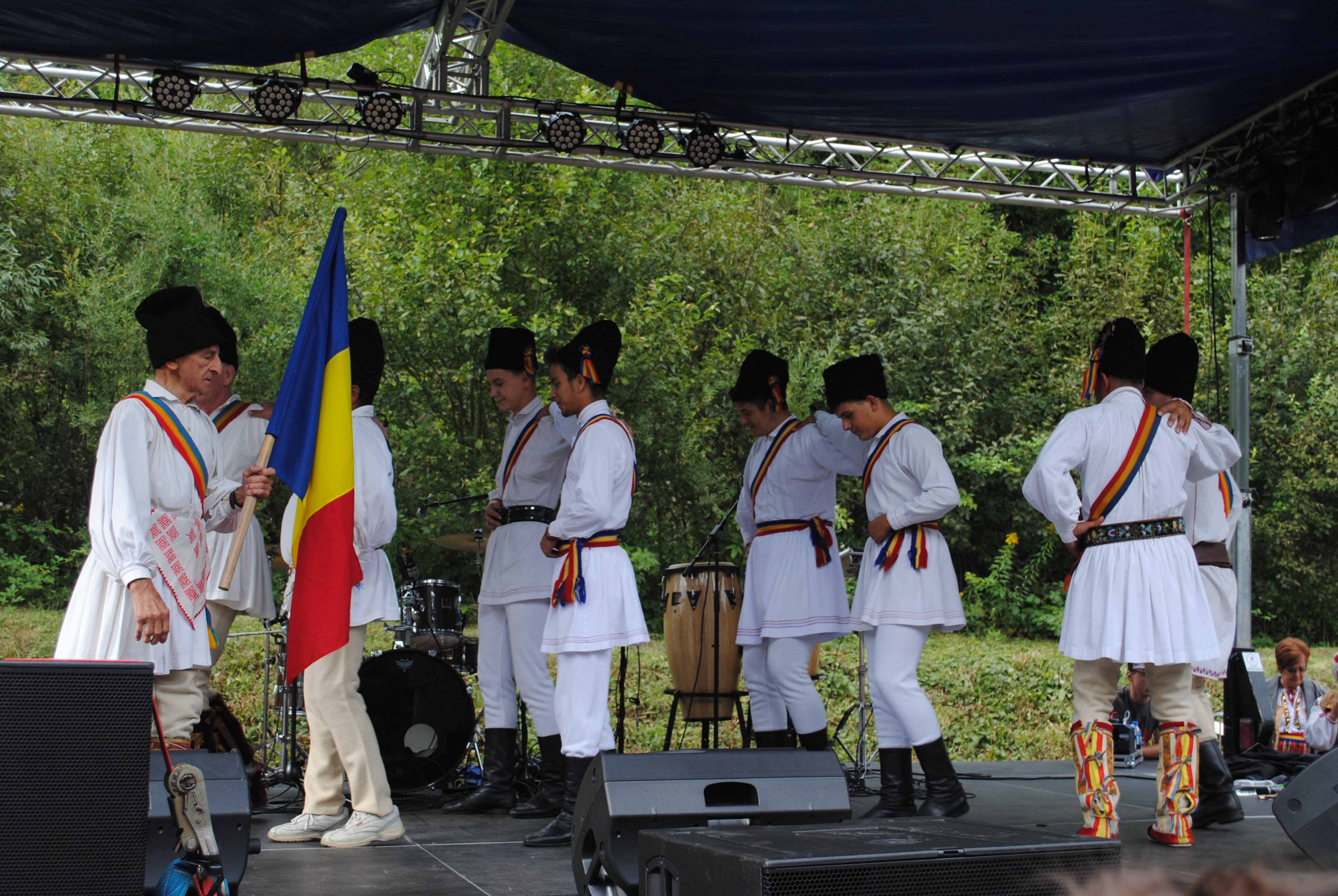 Cel mai bătrân călușar din țară, pe scenă la Zilele Rășnovului | GALERIE FOTO