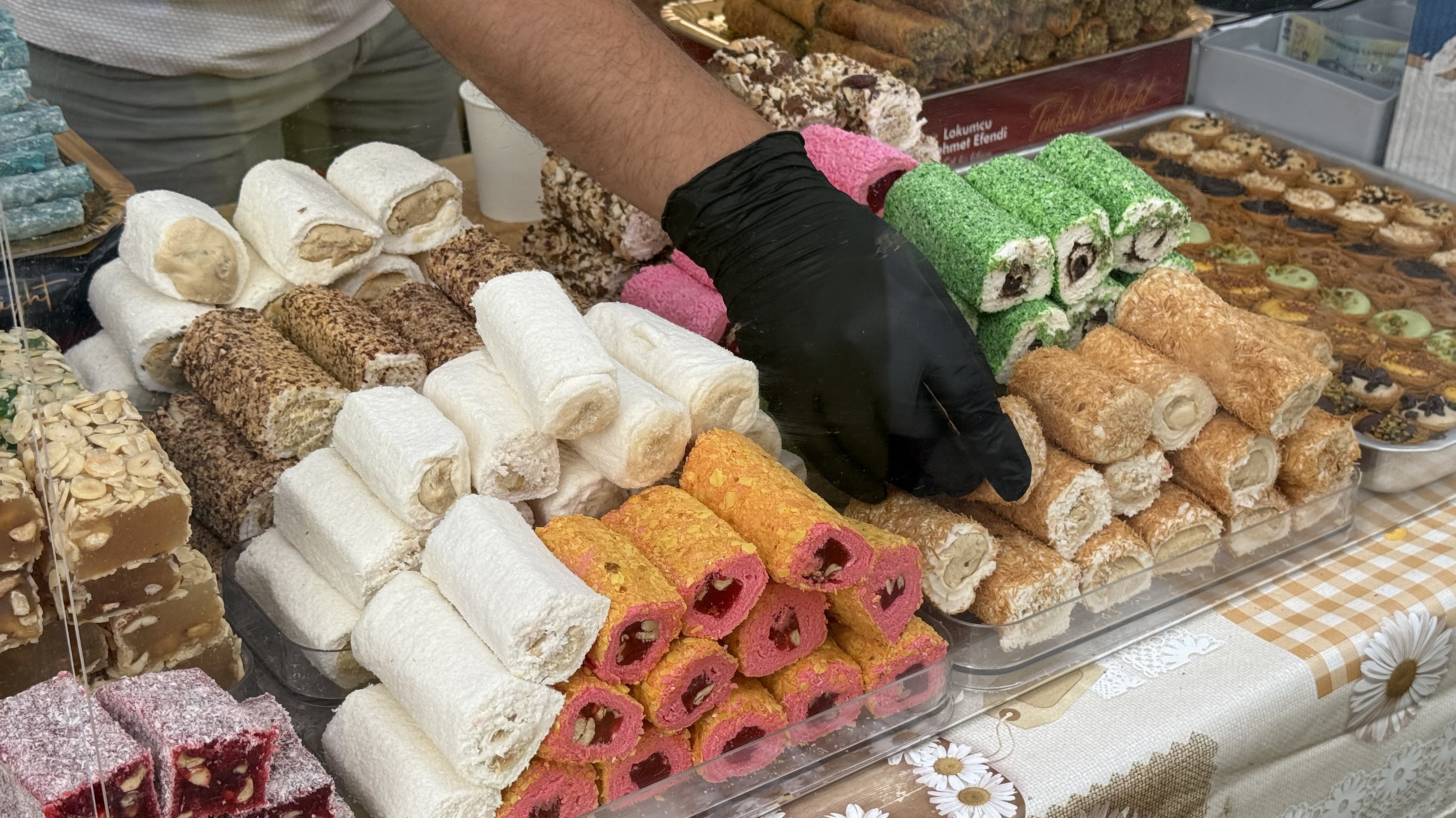 Cât costă șuberekul și kebabul la Festivalul Turcesc de la Arena Națională. Baclavaua e la mare căutare