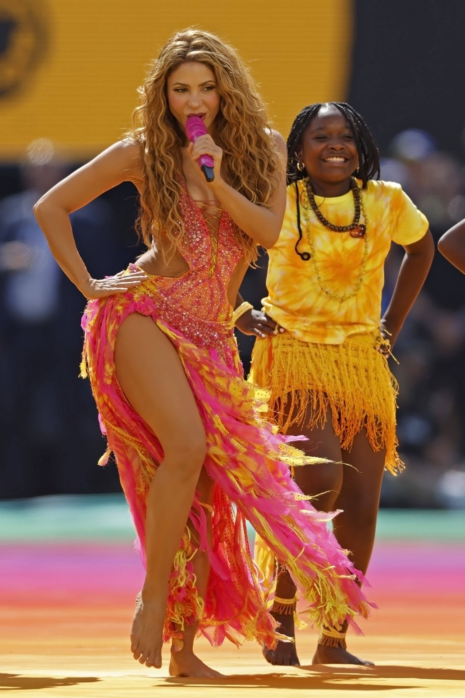 Cum a ajuns designerul român Rafaela Pestrițu să îmbrace dansatorii Shakirei la finala Cupei Mondiale 2026