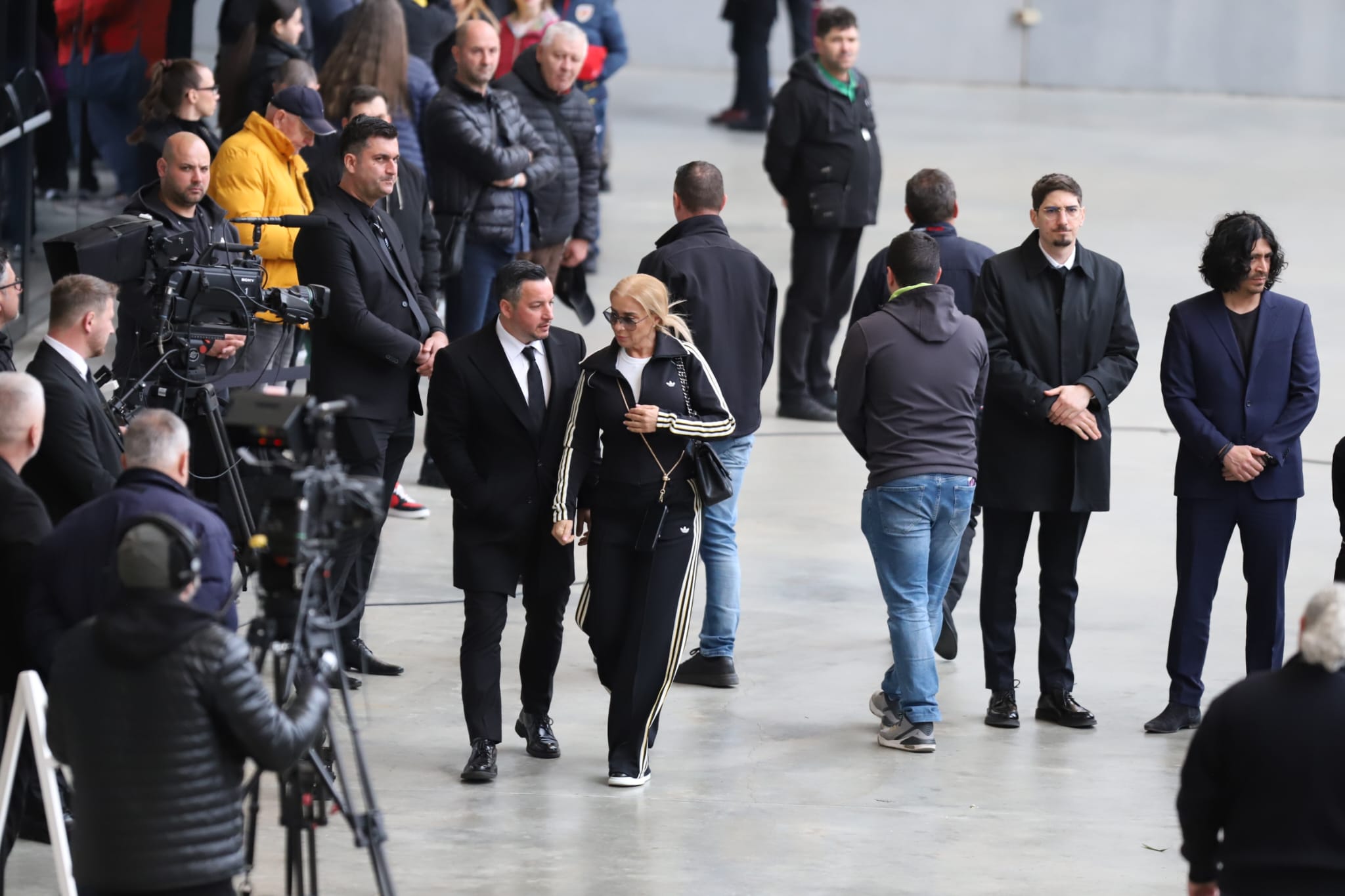 Cum a apărut Anamaria Prodan la priveghiul lui Mircea Lucescu. Gestul făcut de impresară în fața tuturor