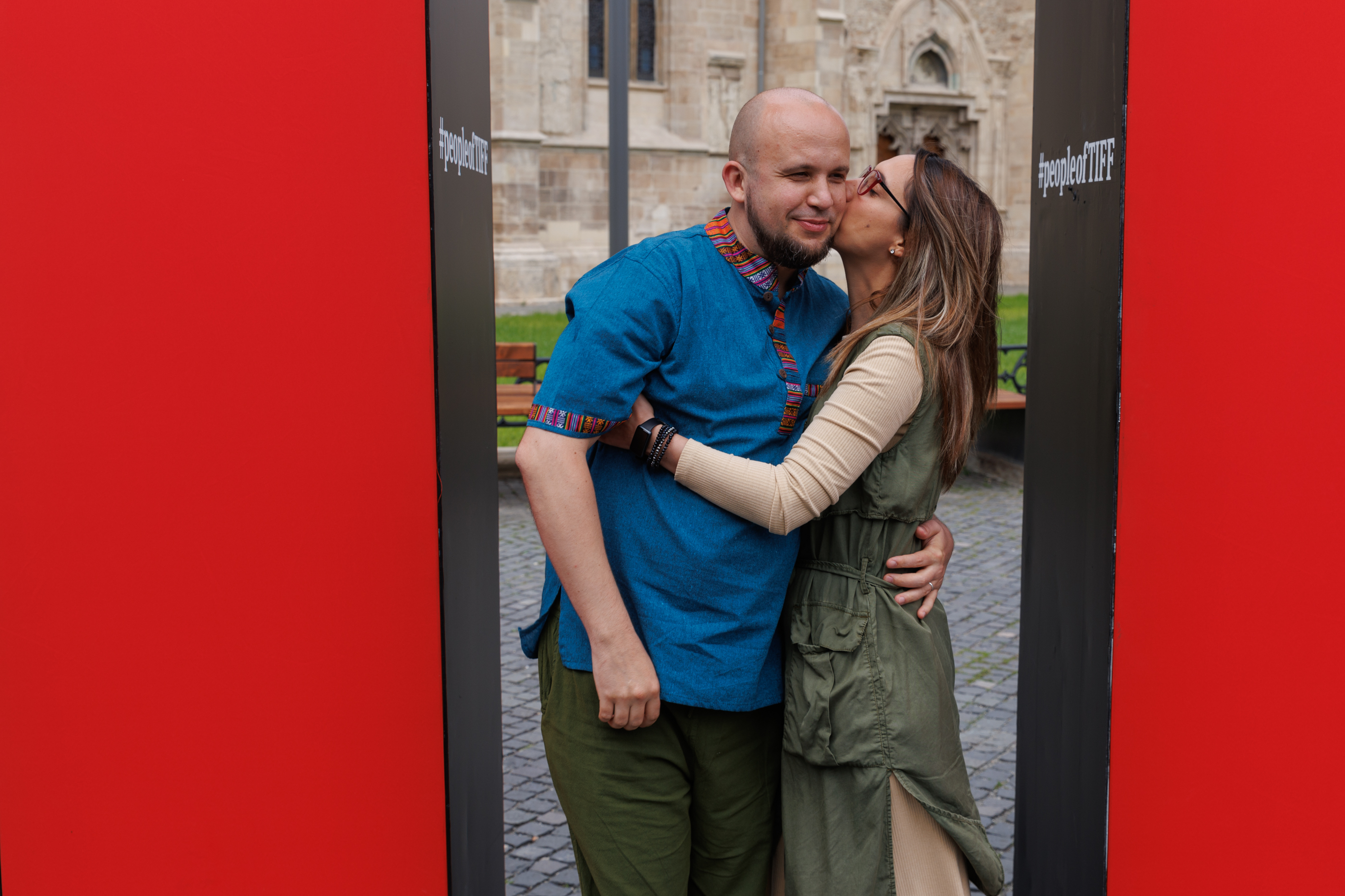 Un cuplu de români, ea creștină și el musulman, s-a filmat timp de șapte ani, pentru documentarul „My Muslim Husband”: „Am studiat mai multe religii”